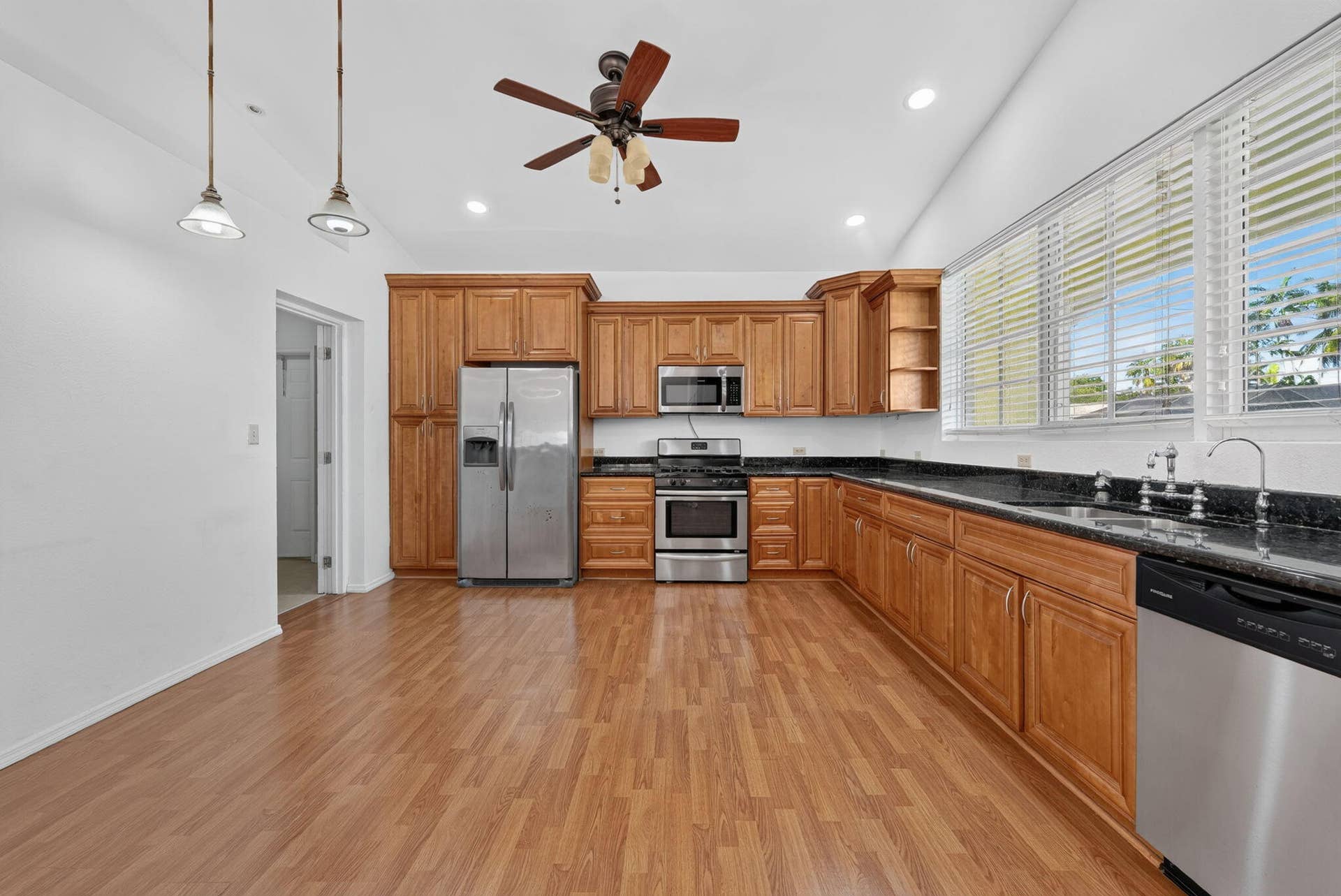 4361 NE 13TH Terrace, Oakland Park, FL 33334 30-web-or-mls-DSC00732