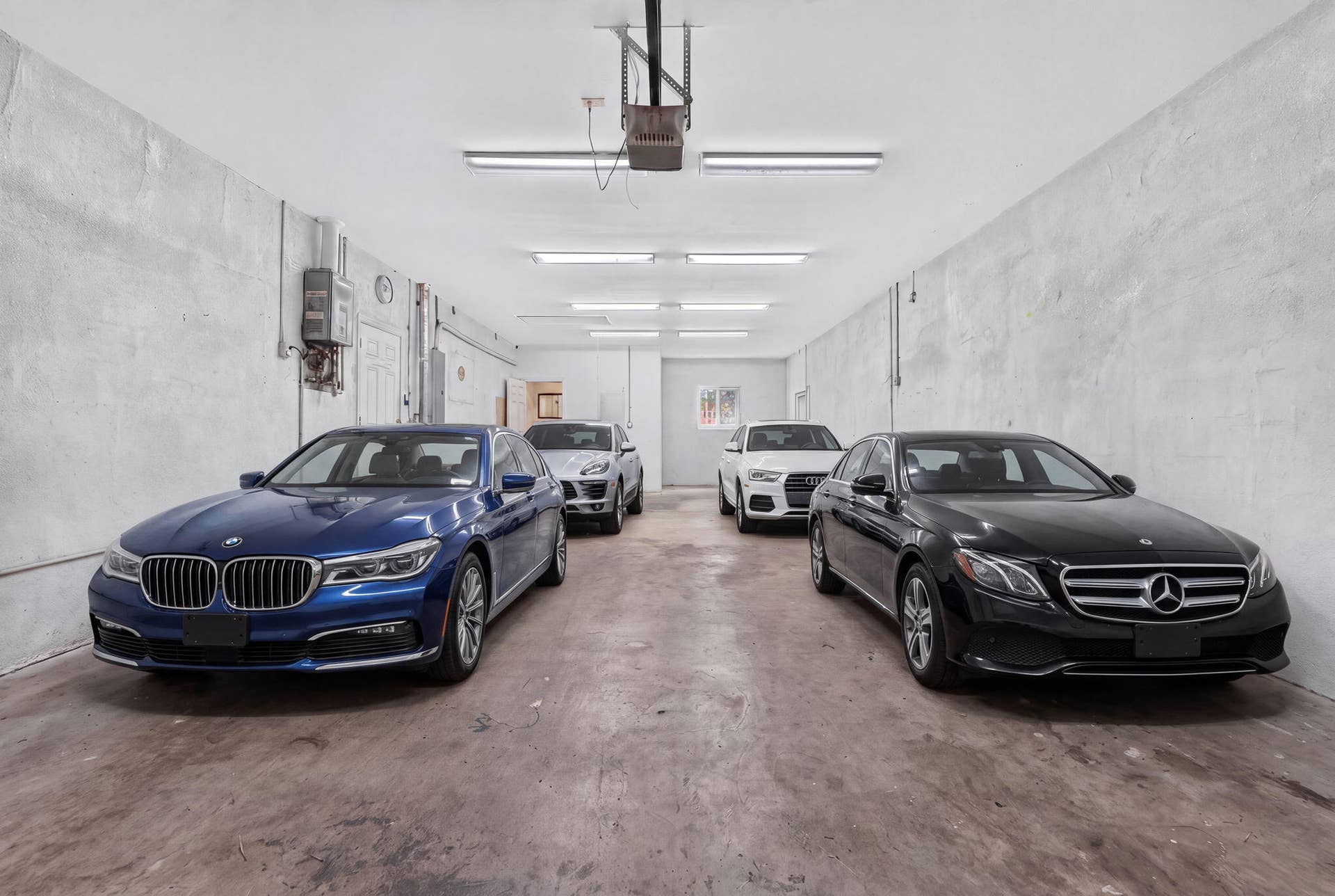 4361 NE 13TH Terrace, Oakland Park, FL 33334 Car enthusiasts - storage for 4 cars