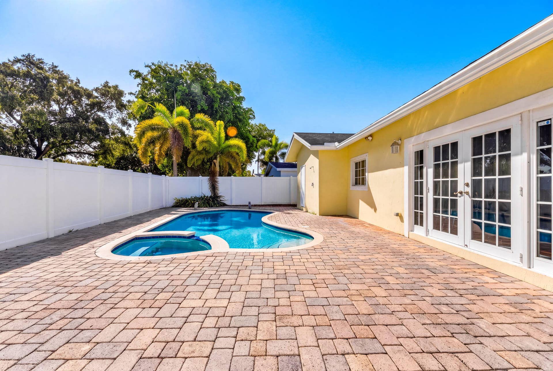 4361 NE 13TH Terrace, Oakland Park, FL 33334 Outdoor pool/ patio space
