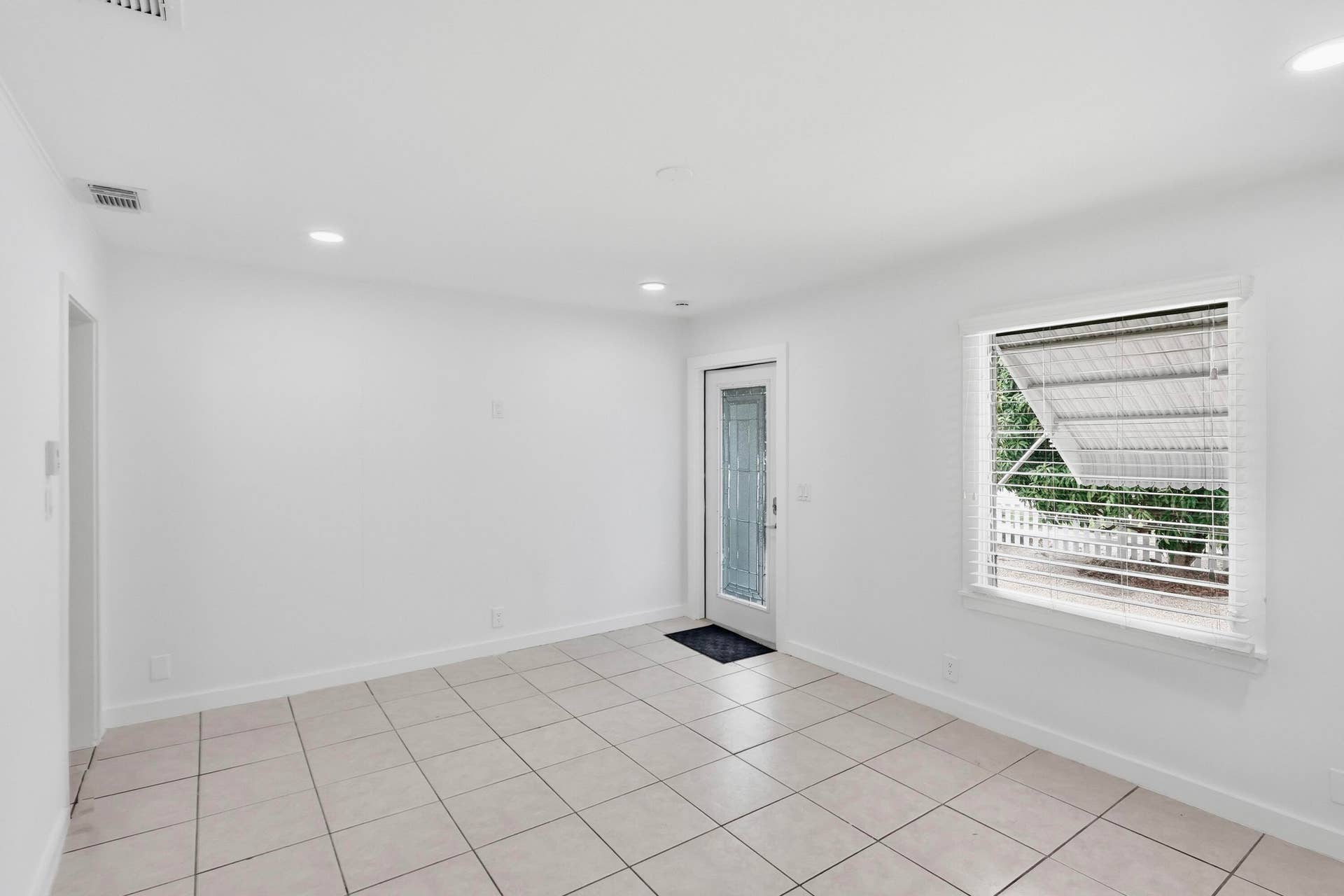 629 SE 4th Avenue, #Front, Delray Beach, Delray Beach, FL 33483 Living Room