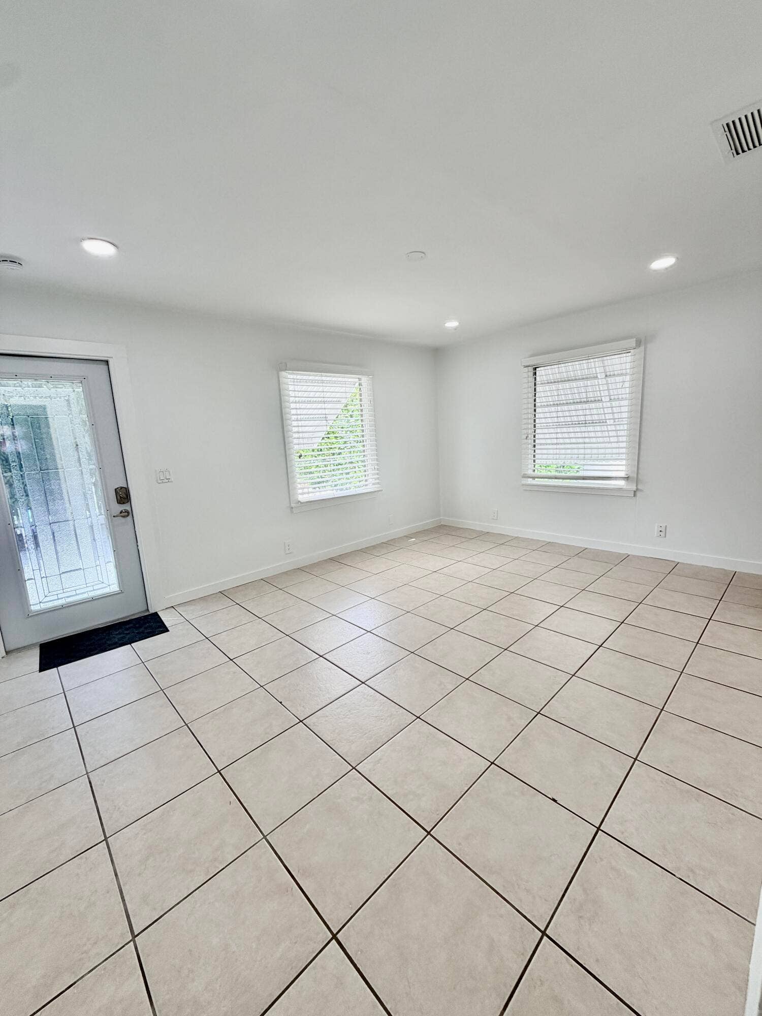 empty Liovingroom