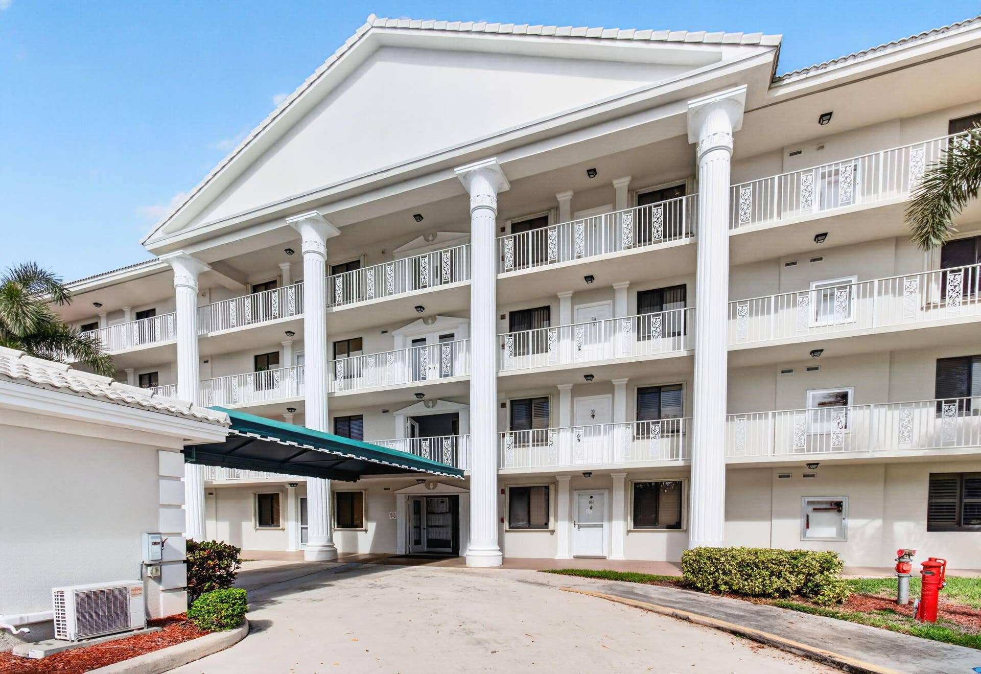 6169 Balboa Circle, #103, Boca Raton, FL 33433 Whitehall nice 1st floor unit.
