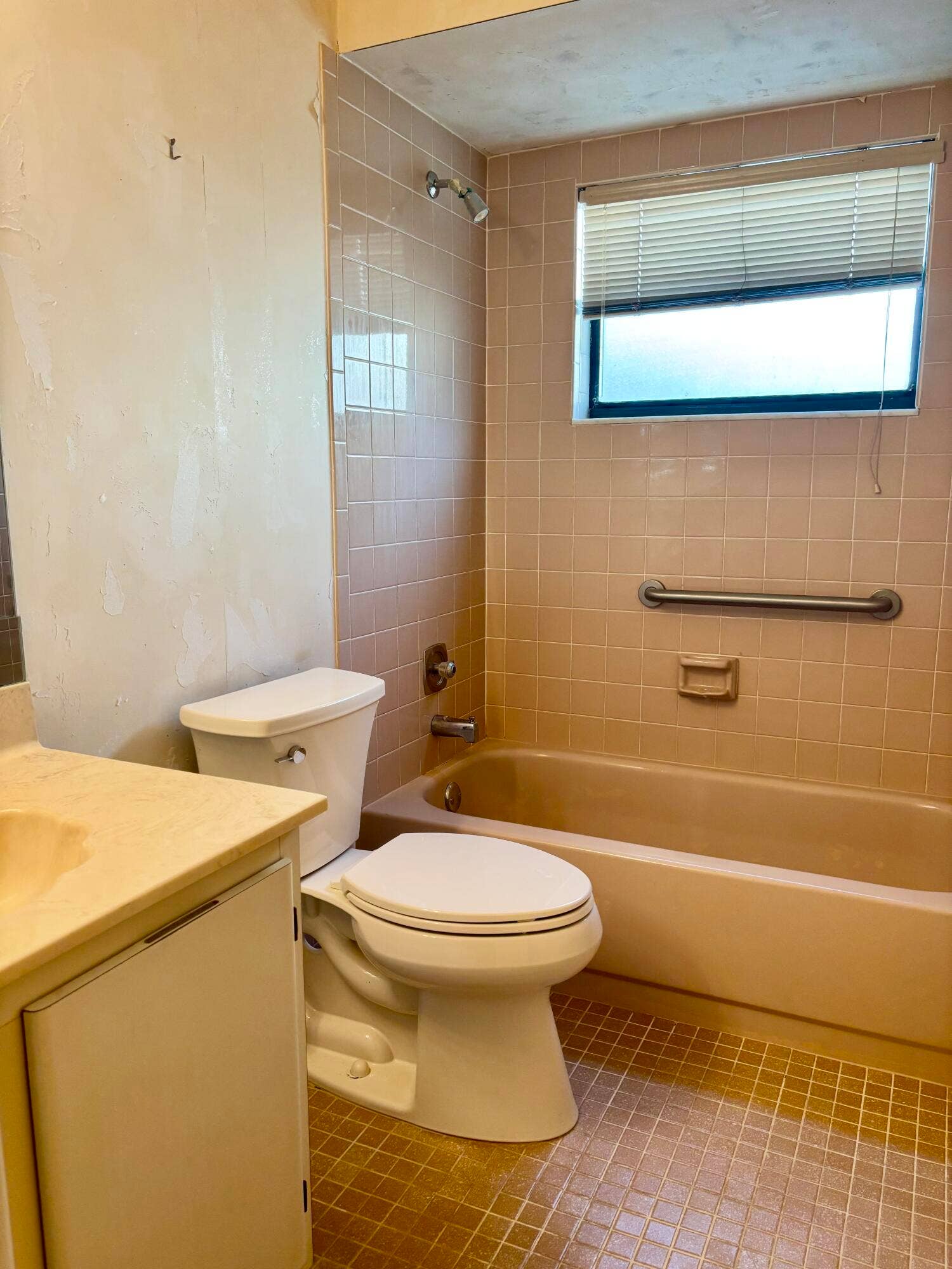 9521 NW 83rd Street, Tamarac, FL 33321 Guest Bathroom