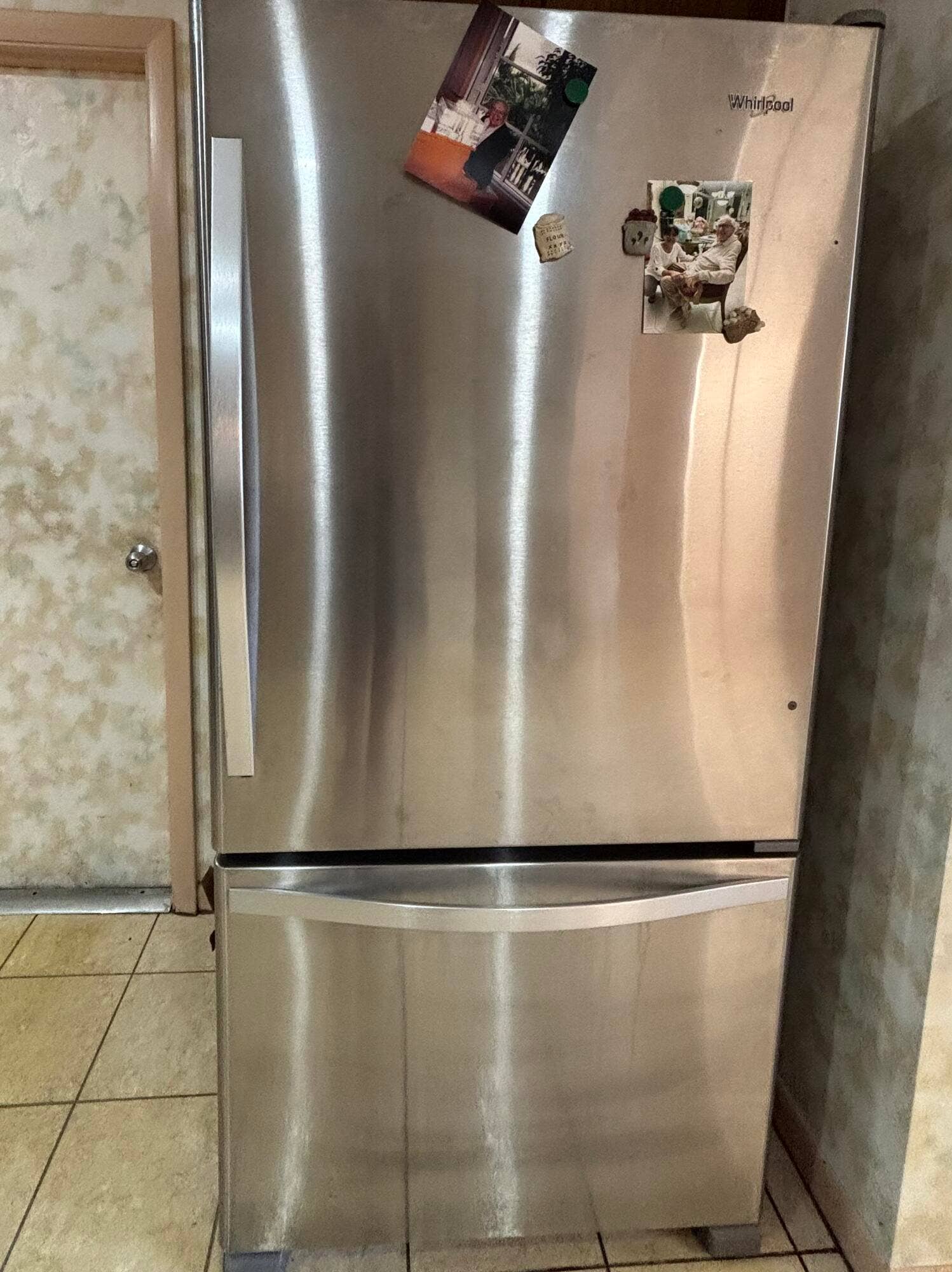 9521 NW 83rd Street, Tamarac, FL 33321 SS Refrigerator