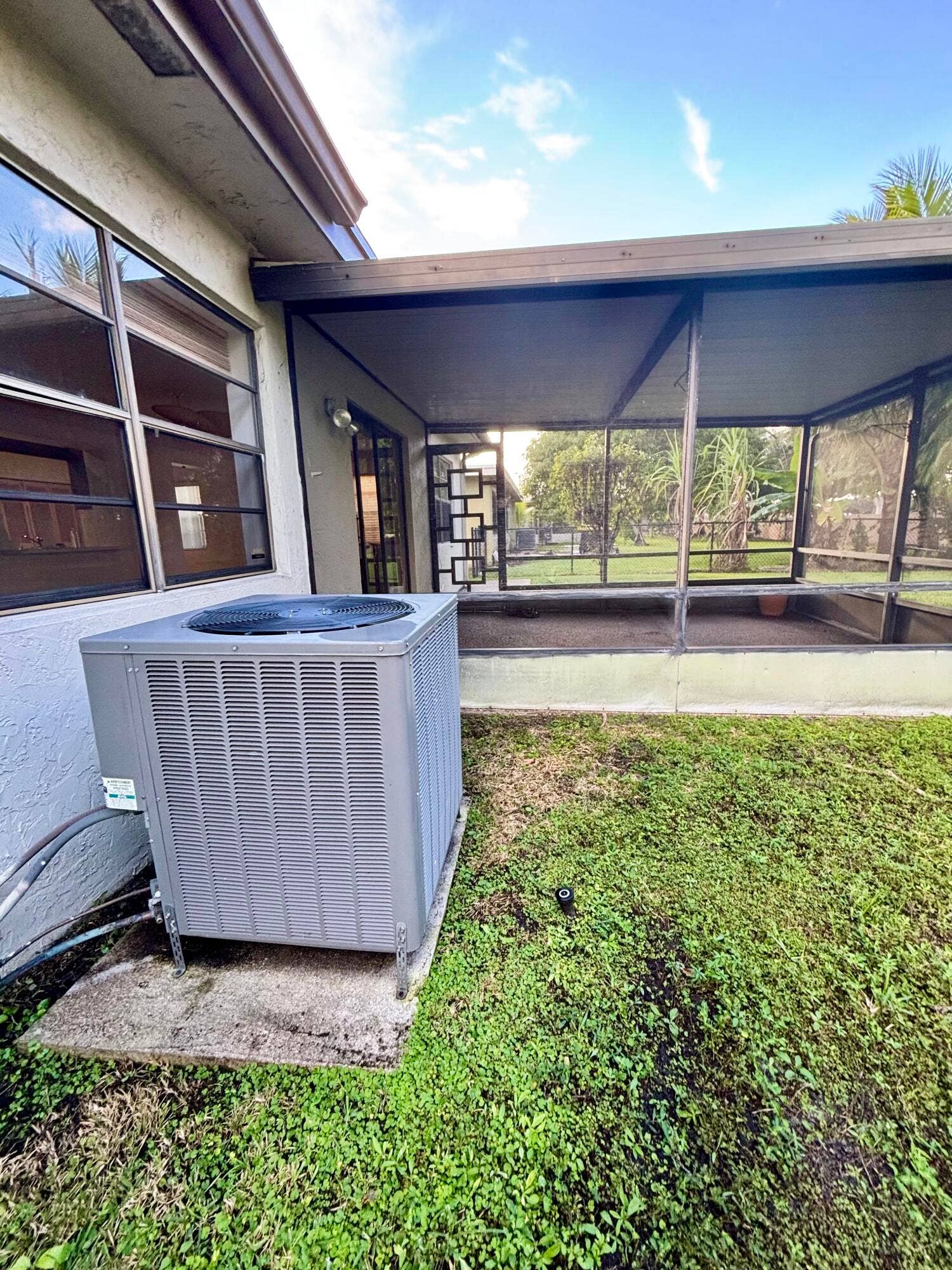 9521 NW 83rd Street, Tamarac, FL 33321 1 Year new compressor