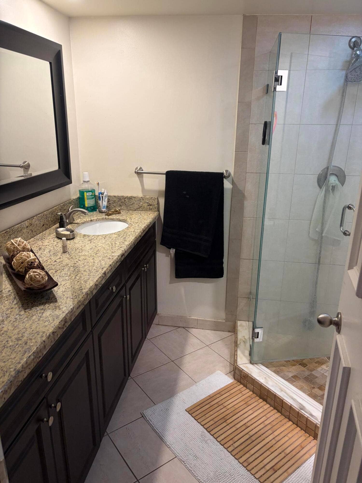 4506 45th Way, West Palm Beach, FL 33407 master bath