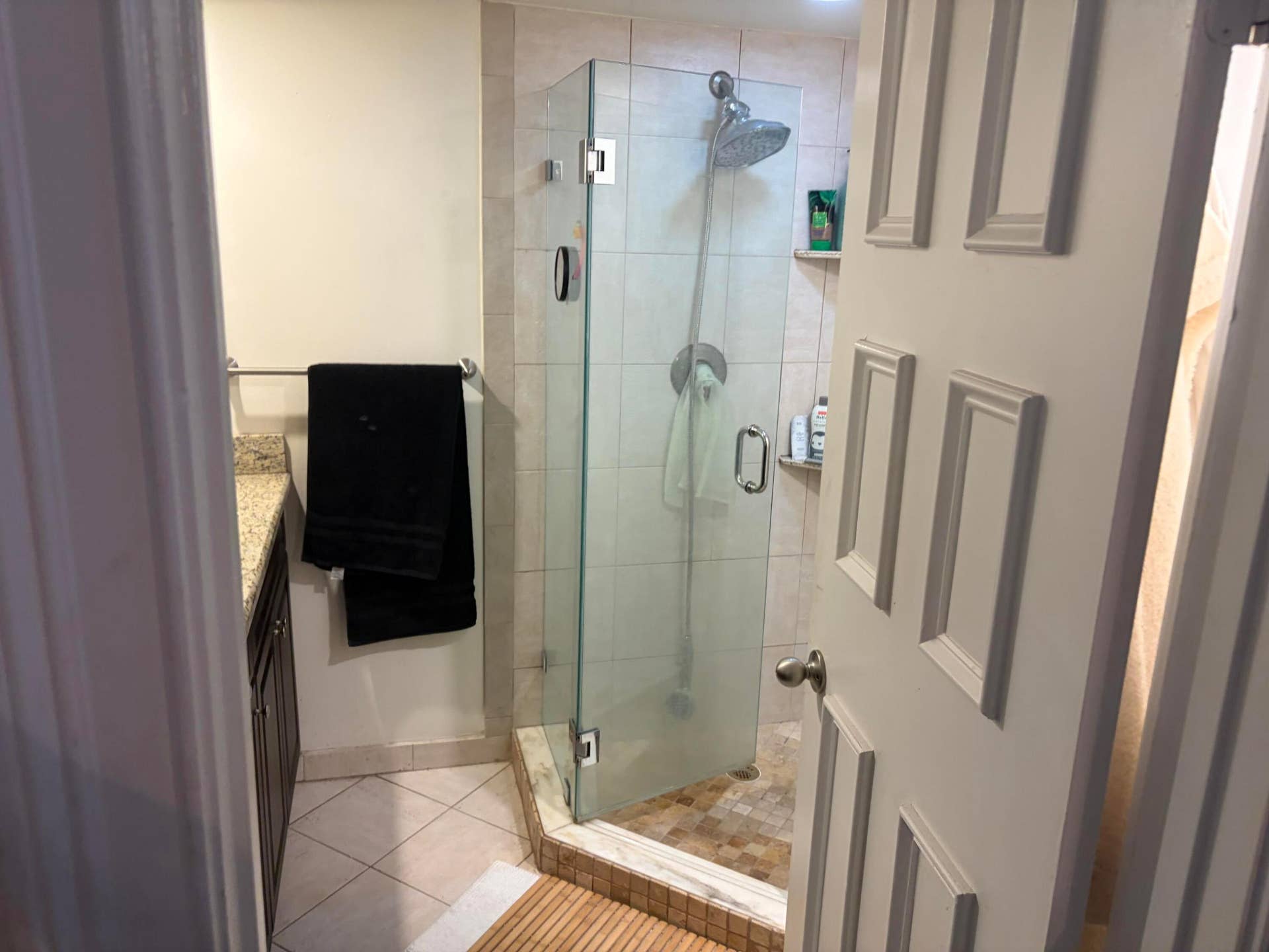 4506 45th Way, West Palm Beach, FL 33407 master bath