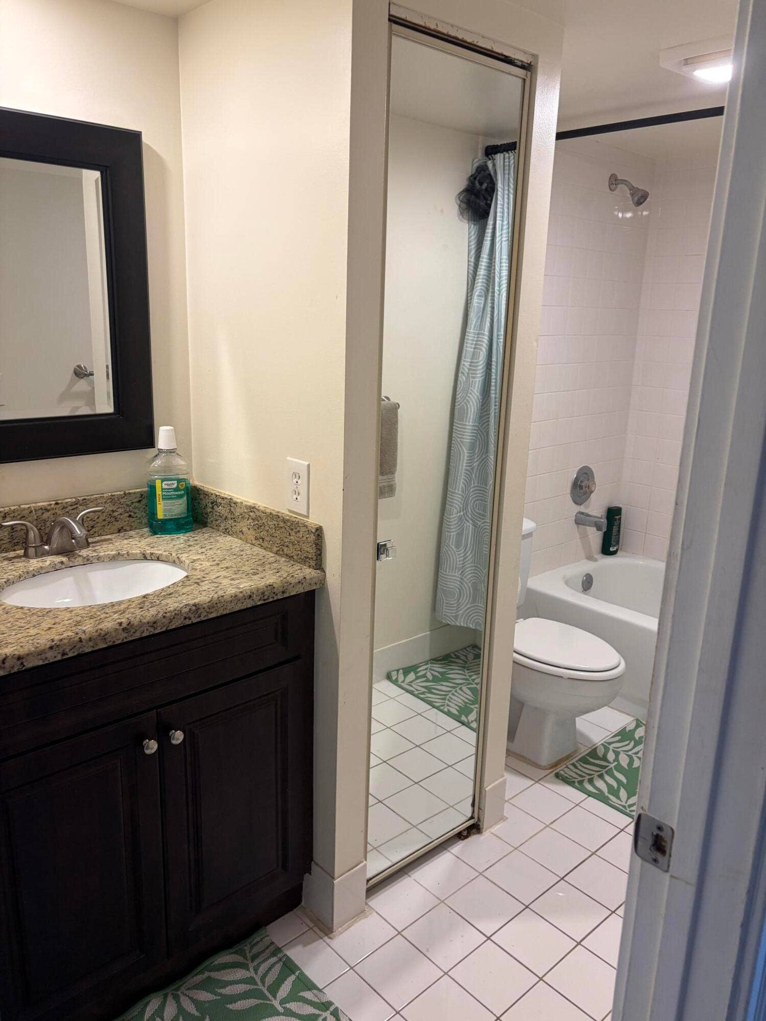 4506 45th Way, West Palm Beach, FL 33407 secondary bedroom bath