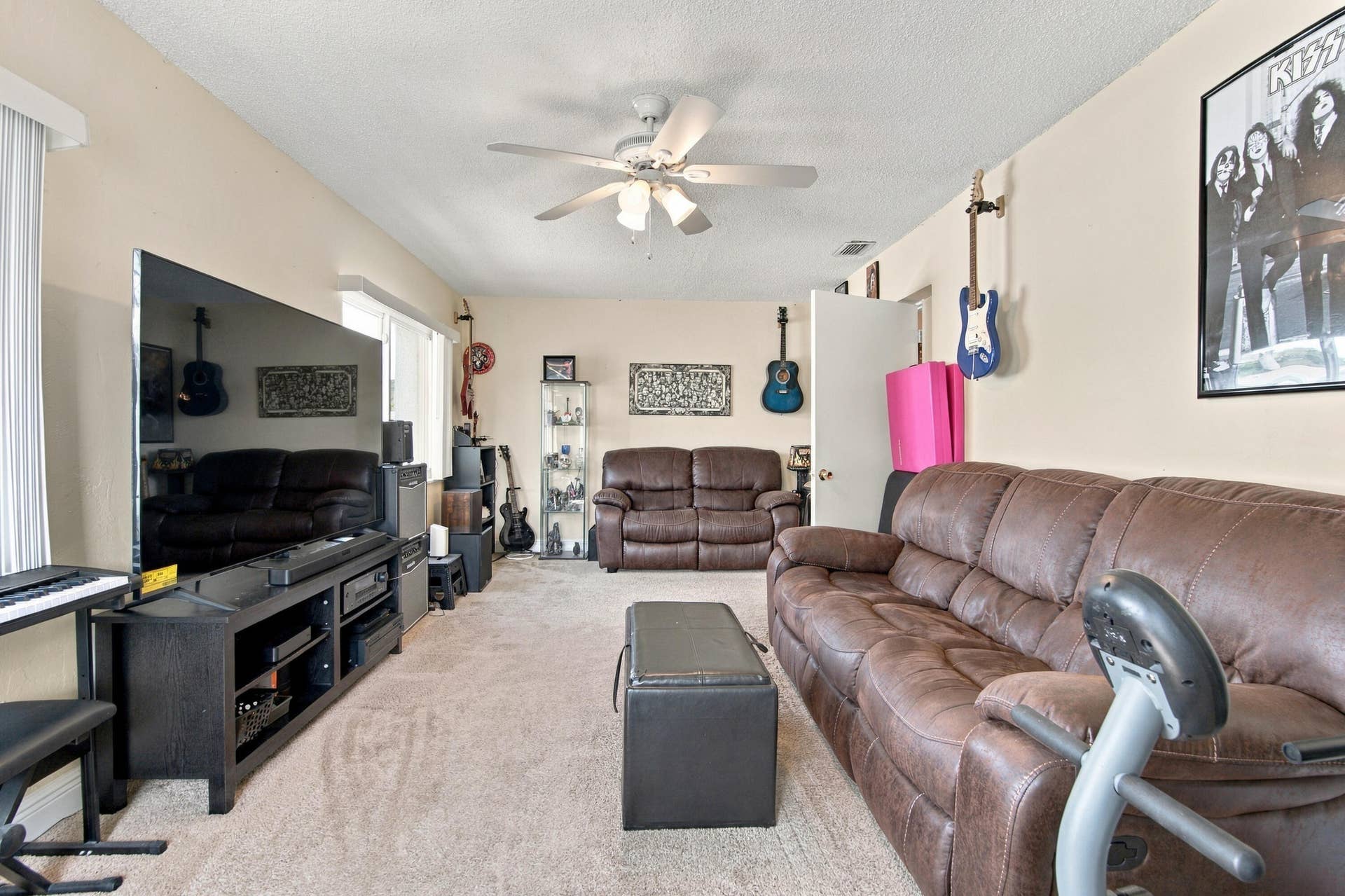 8121 NW 93RD Avenue, Tamarac, FL 33321 8121_NW_93rd_Ave_026