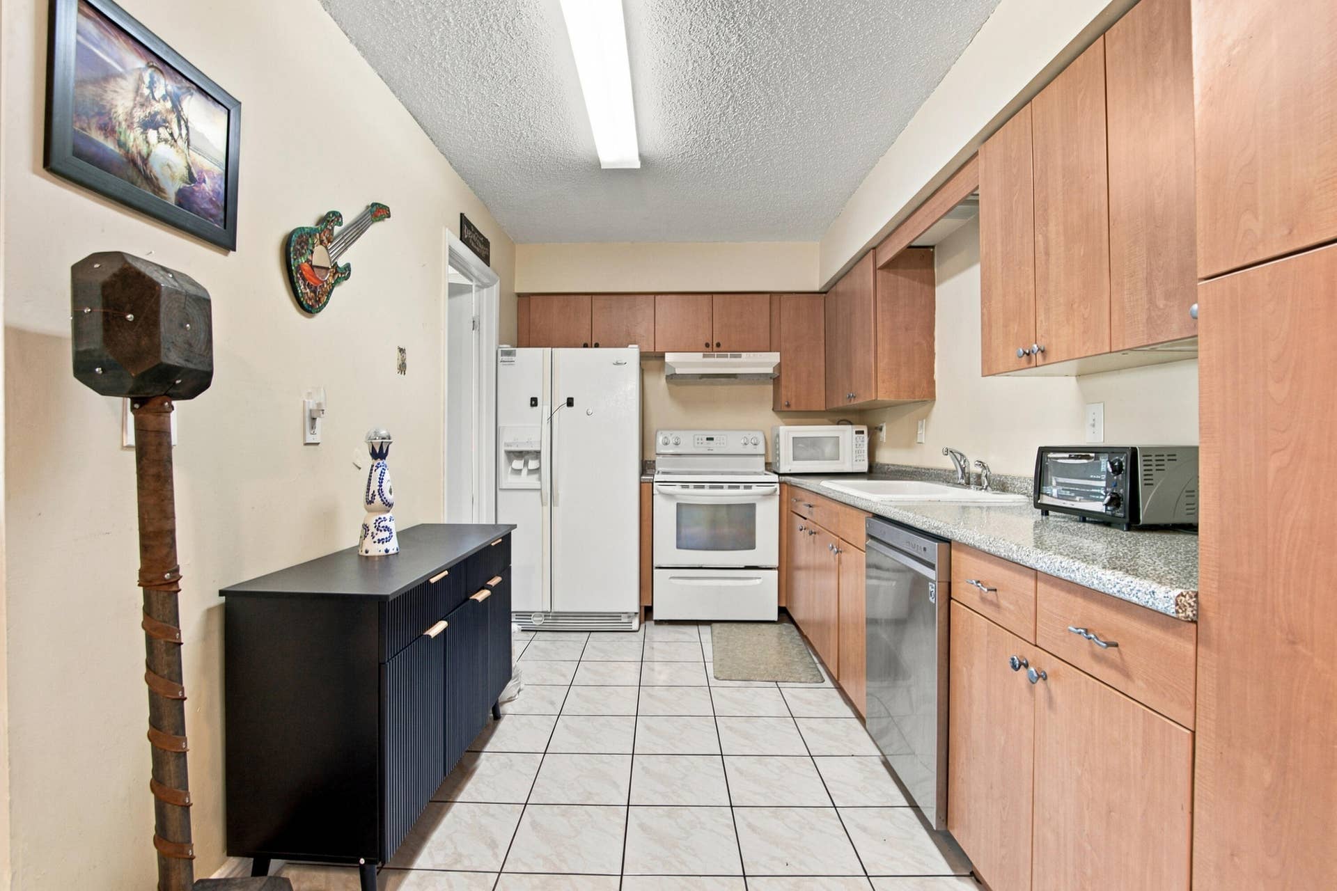 8121 NW 93RD Avenue, Tamarac, FL 33321 8121_NW_93rd_Ave_028