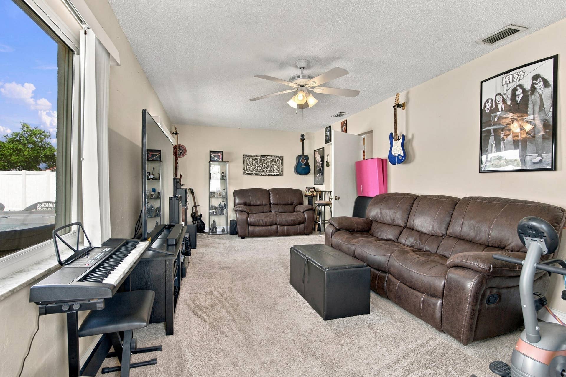 8121 NW 93RD Avenue, Tamarac, FL 33321 8121_NW_93rd_Ave_024