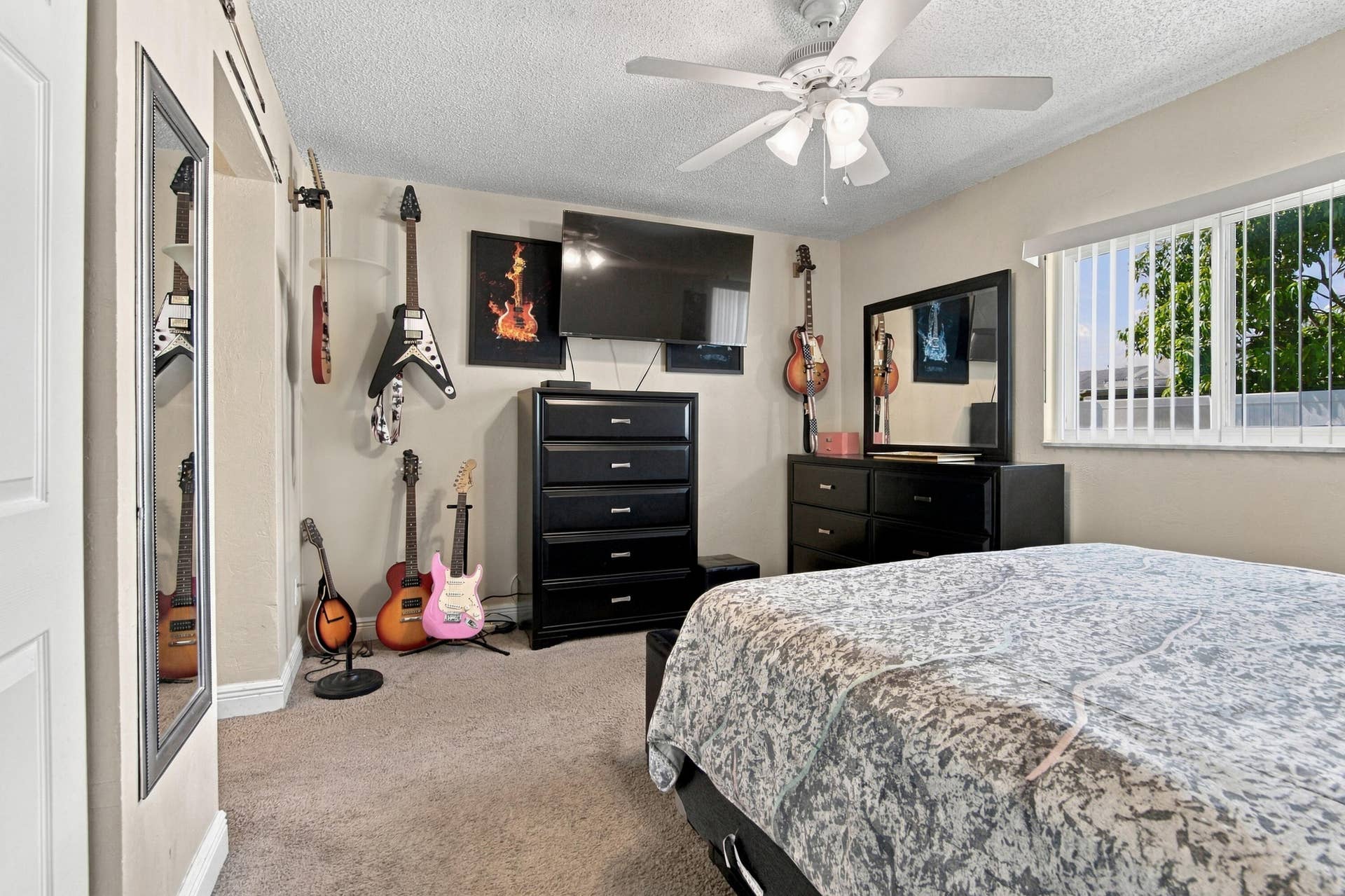 8121 NW 93RD Avenue, Tamarac, FL 33321 8121_NW_93rd_Ave_019