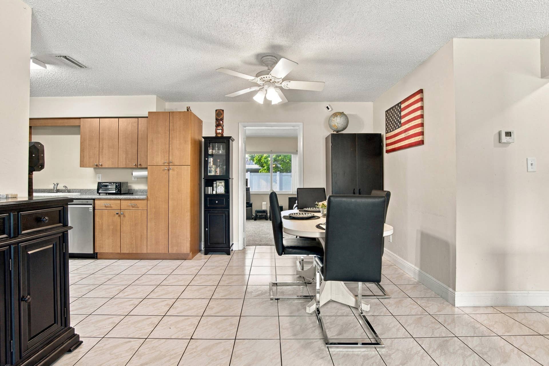 8121 NW 93RD Avenue, Tamarac, FL 33321 8121_NW_93rd_Ave_032