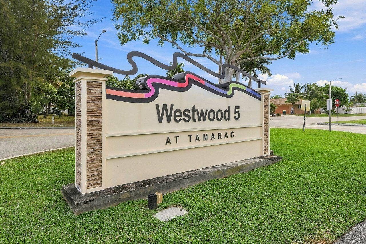 8121 NW 93RD Avenue, Tamarac, FL 33321 8121_NW_93rd_Ave_043