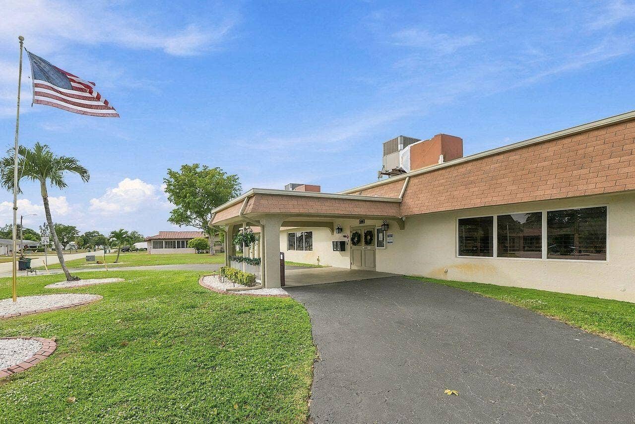 8121 NW 93RD Avenue, Tamarac, FL 33321 8121_NW_93rd_Ave_044