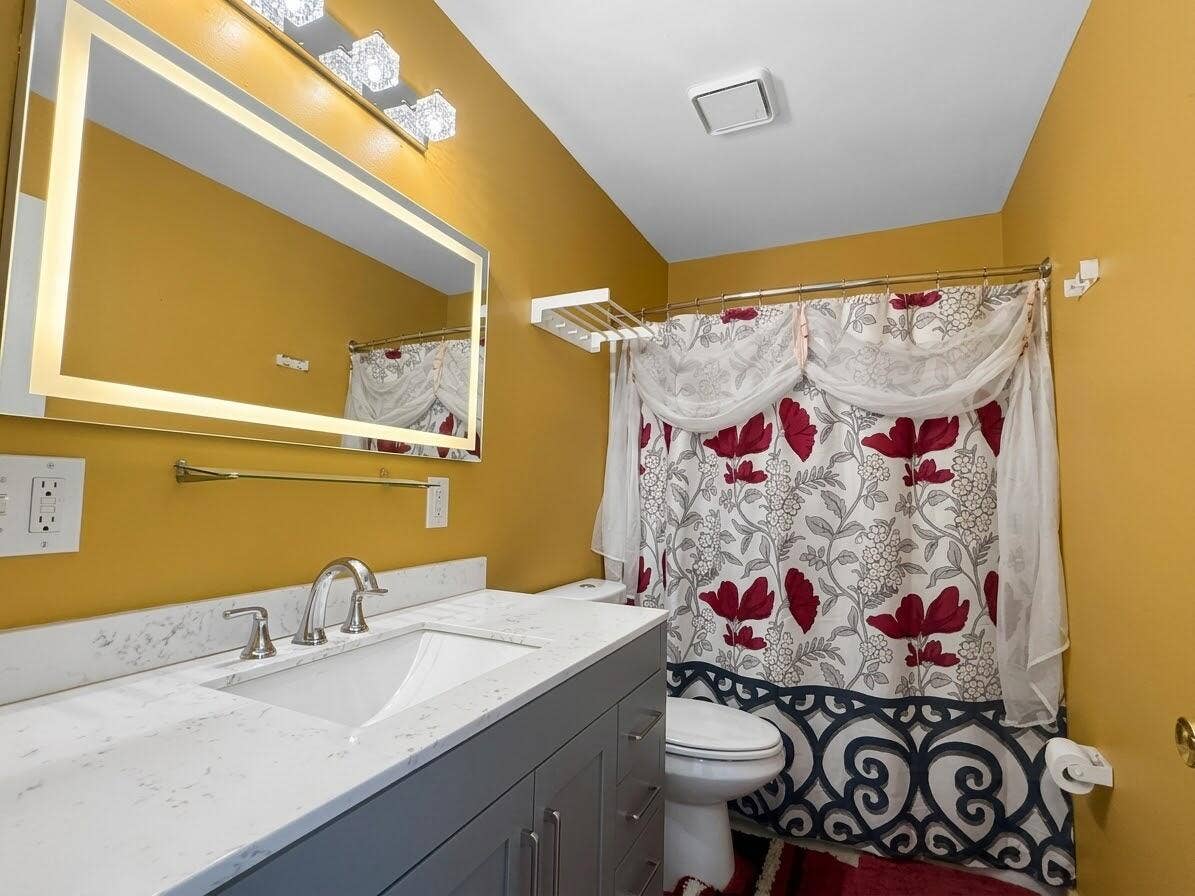 972 Canton Street NW, Palm Bay, FL 32907 actual 2nd bathroom