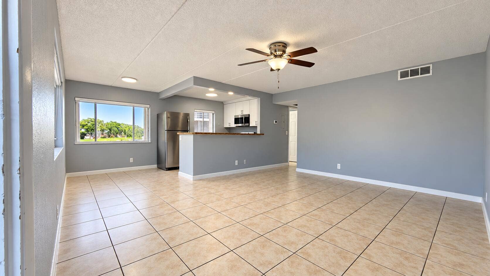 2000 SPRINGDALE Boulevard, #201, Palm Springs, Palm Springs, FL 33461 BD10FDD4-B193-4570-9FEA-CB28E4581EA3