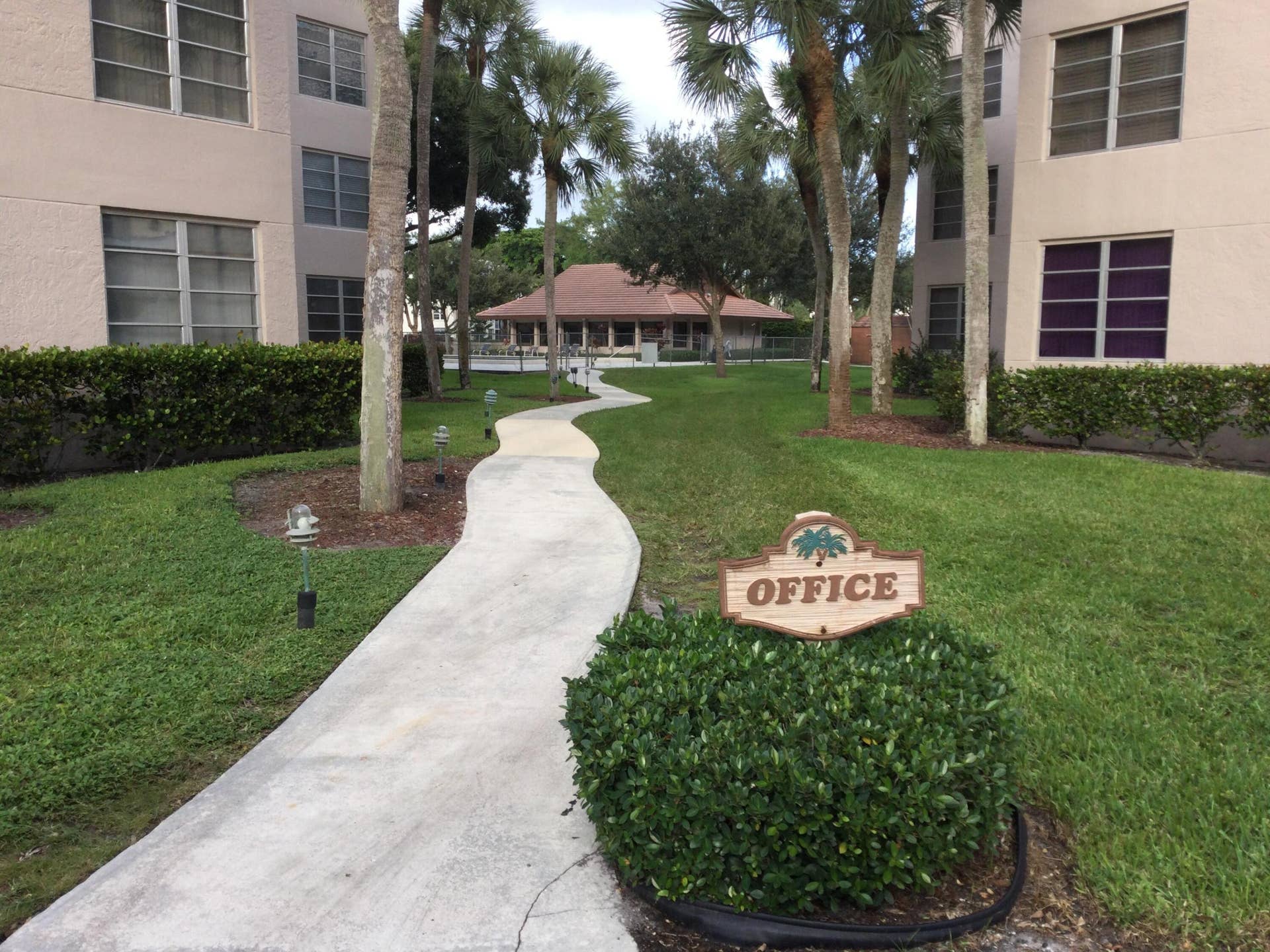 SABAL PALM OFFICE TO POOL