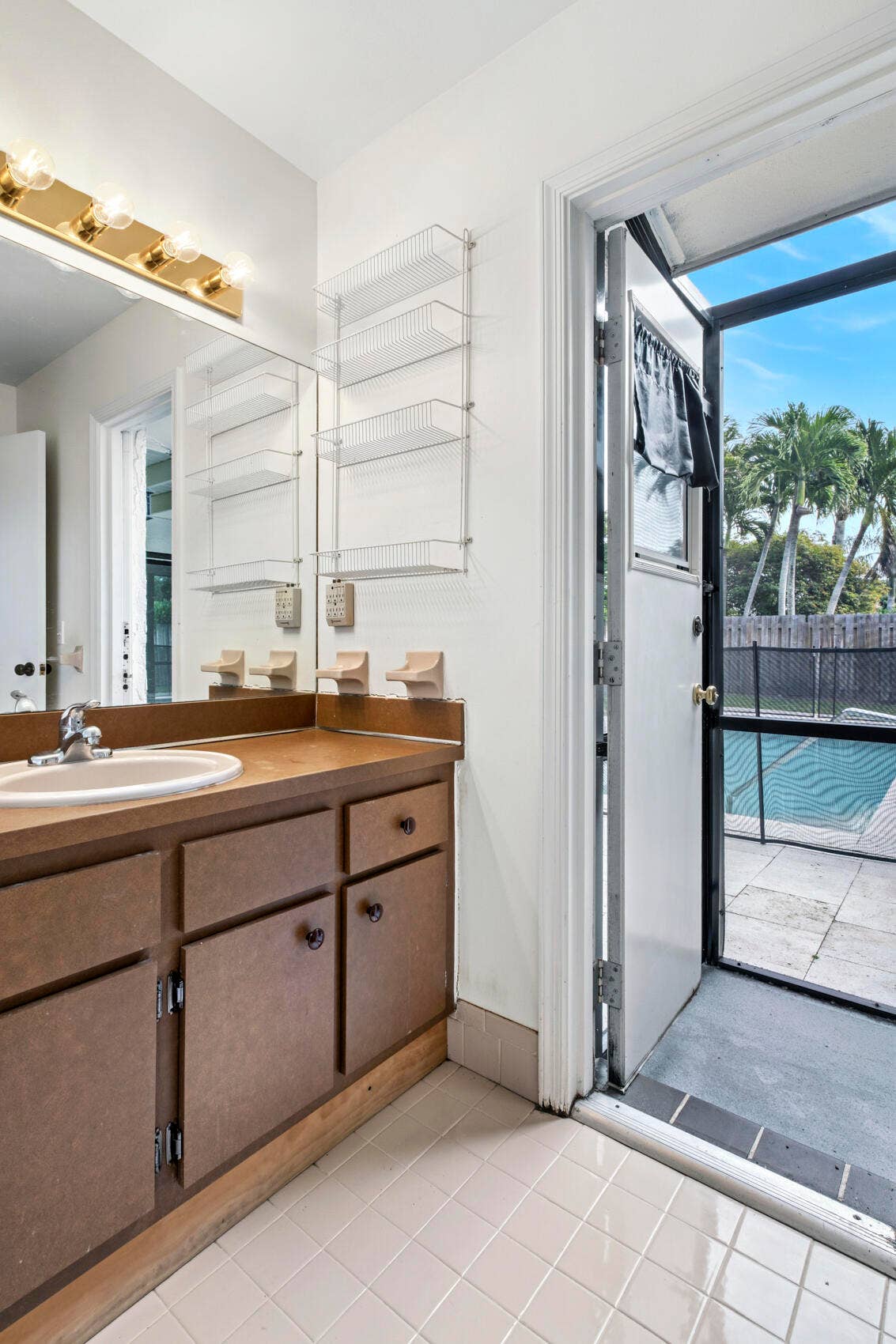 4937 Willow Drive, Boca Raton, FL 33487 Primary Bathroom w/ Cabana Access
