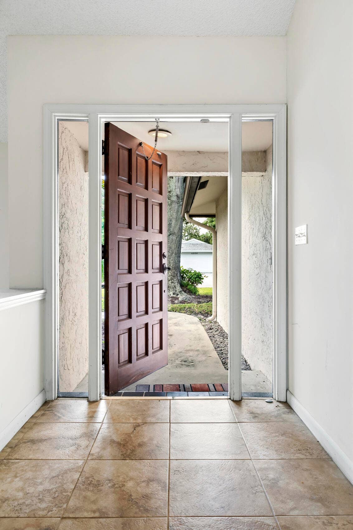 4937 Willow Drive, Boca Raton, FL 33487 Tiled Entrance Foyer