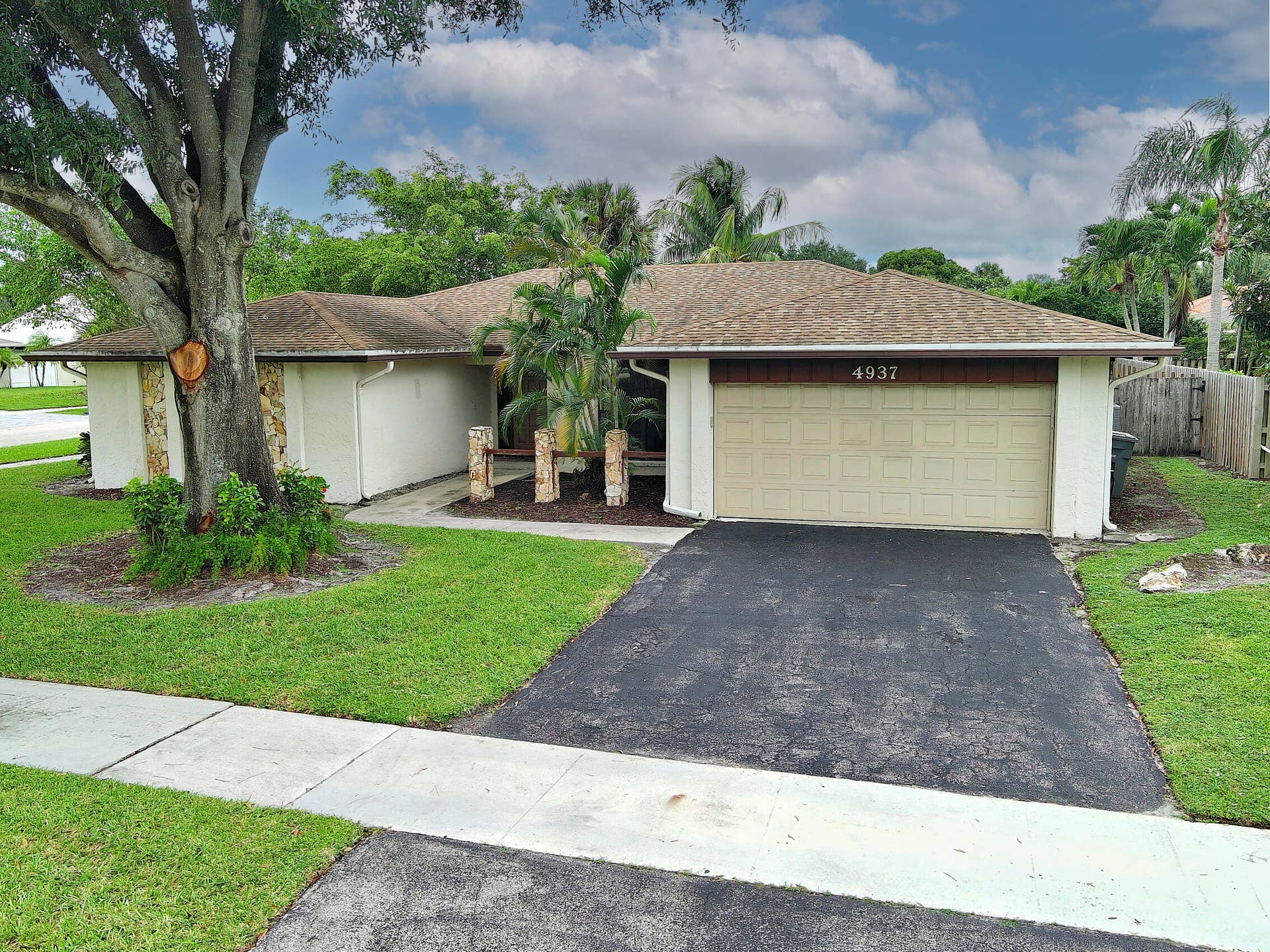 4937 Willow Drive, Boca Raton, FL 33487 Exterior Front 2