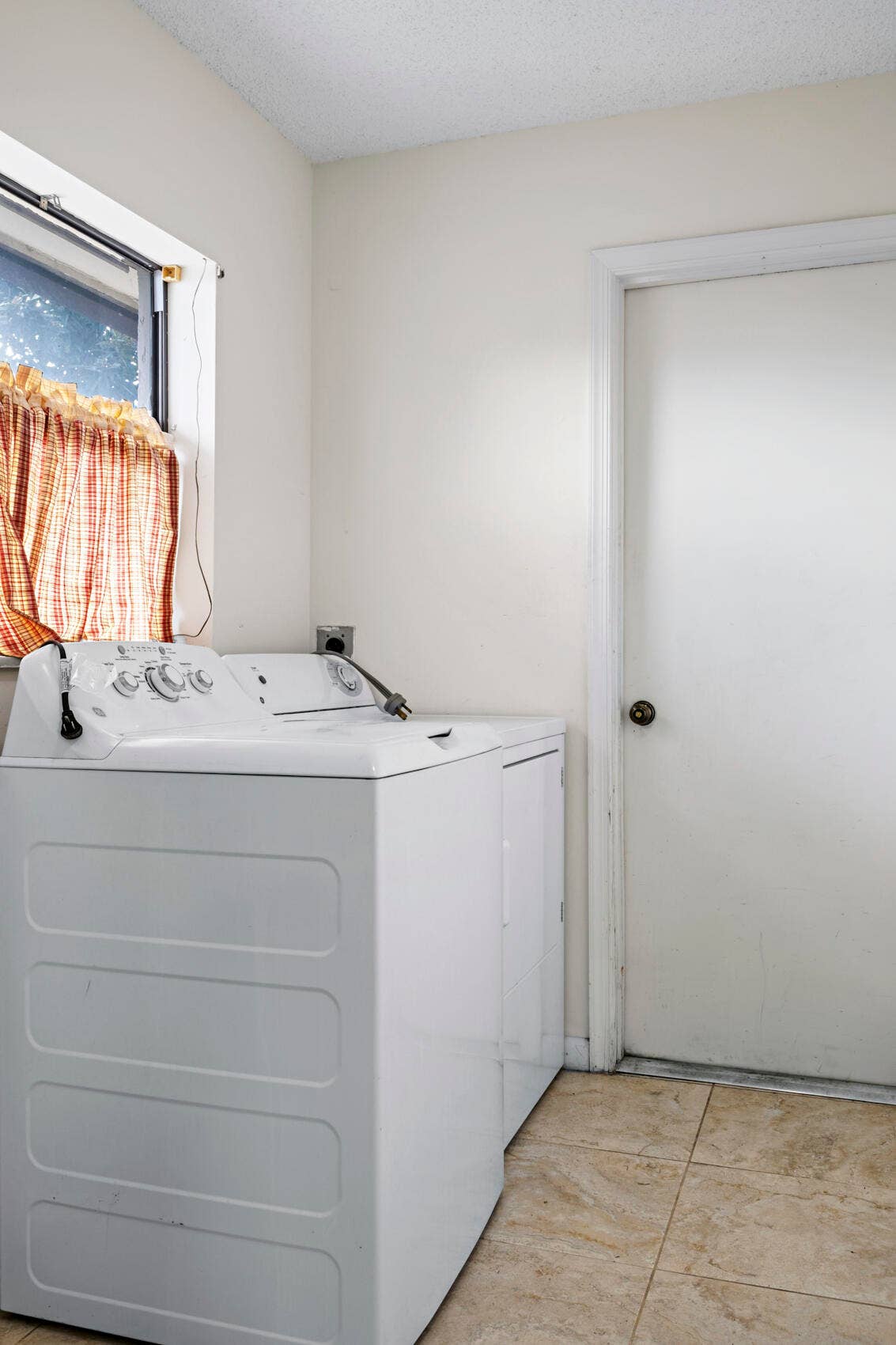 4937 Willow Drive, Boca Raton, FL 33487 Laundry/Mud Room