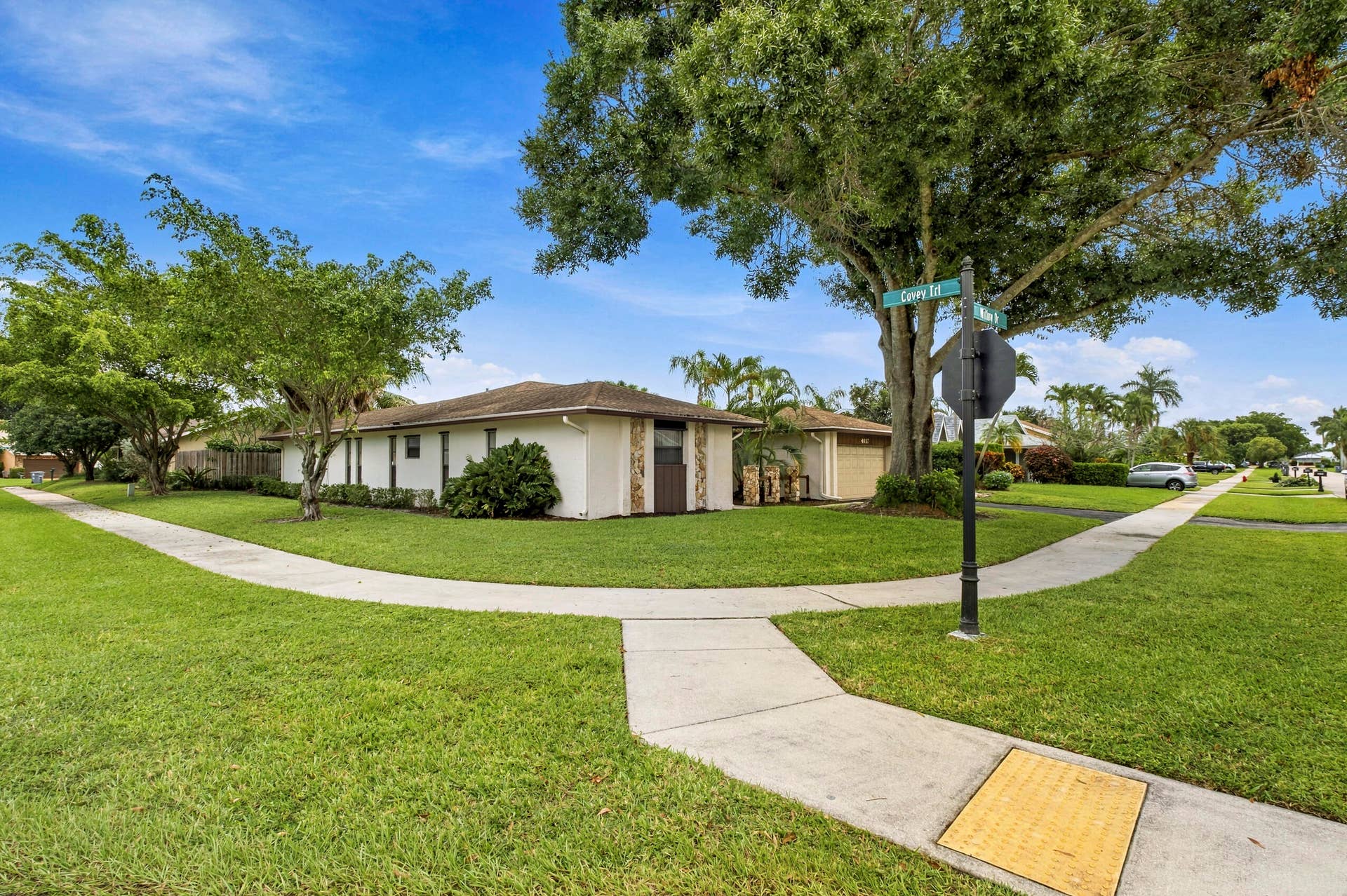 4937 Willow Drive, Boca Raton, FL 33487 Corner Exterior