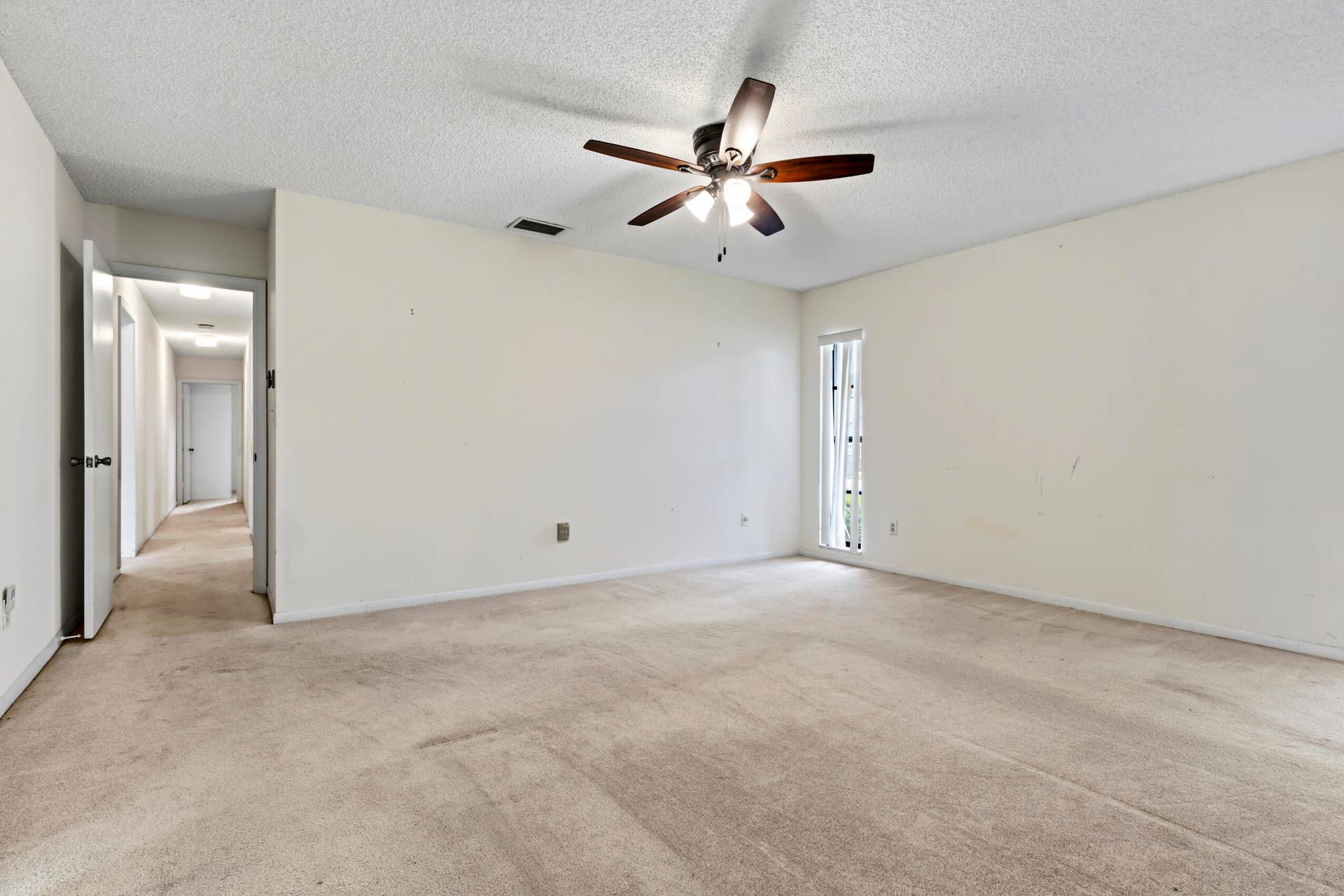 4937 Willow Drive, Boca Raton, FL 33487 Primary Bedroom w/ Walk-in Closet