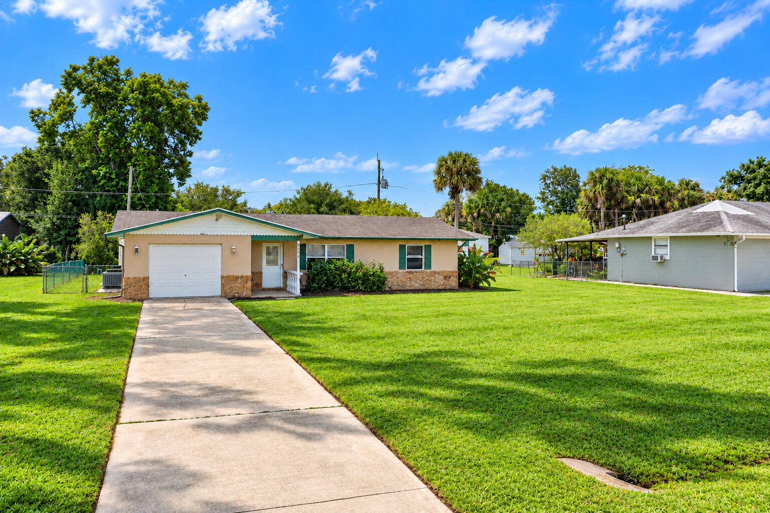 7802 Santana Avenue, Fort Pierce, FL 34951 ervgm,nmbretvre
