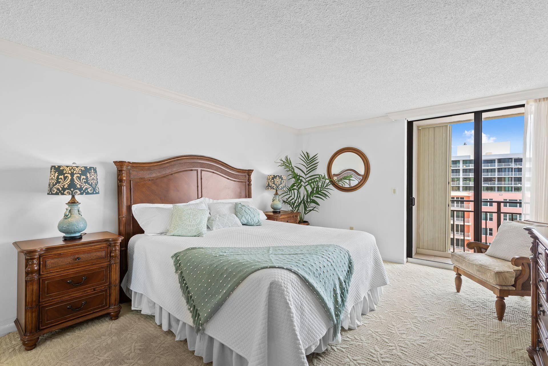 Large primary & plenty of closet space