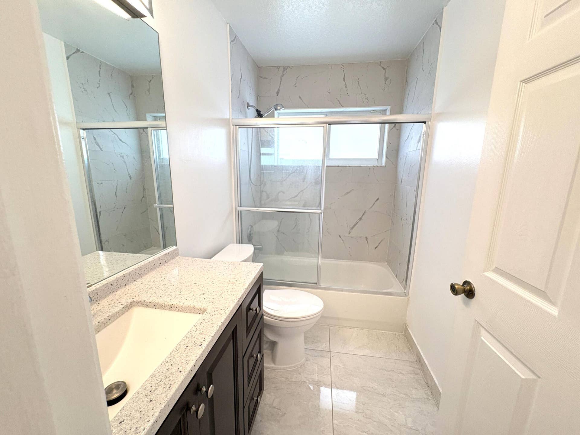 1842 OAK BERRY Circle, Wellington, FL 33414 2nd Full bathroom