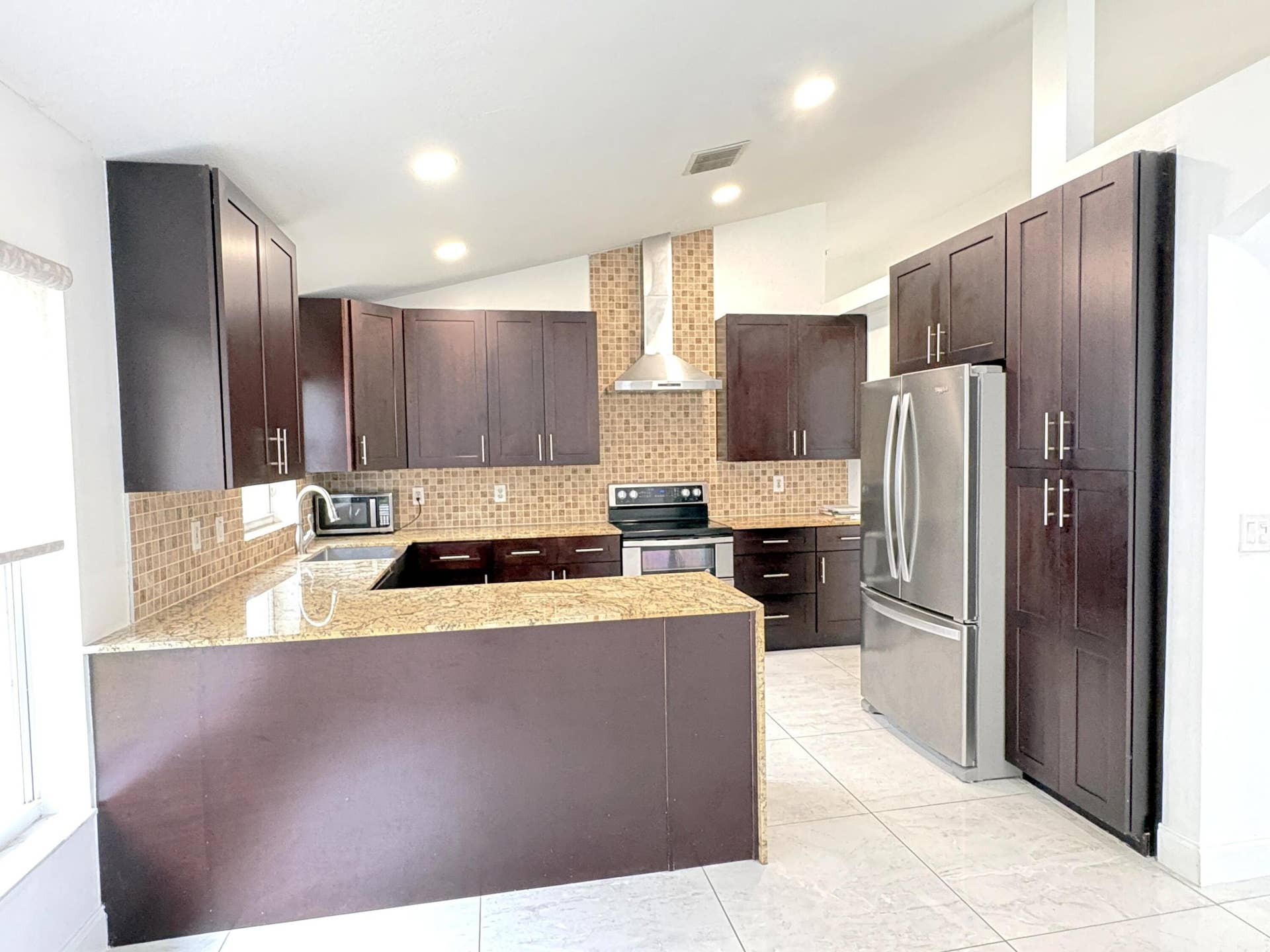 1842 OAK BERRY Circle, Wellington, FL 33414 Gourmet kitchen