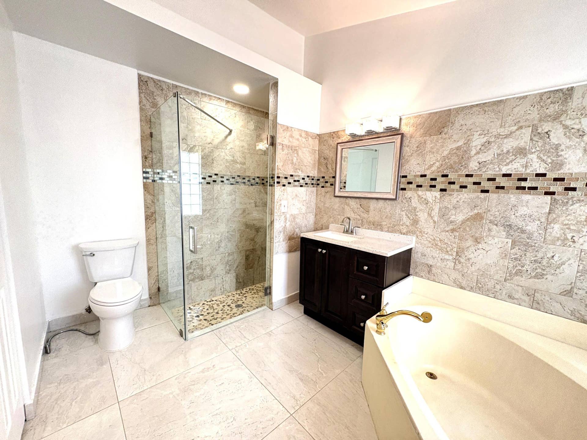 1842 OAK BERRY Circle, Wellington, FL 33414 Master shower / tub