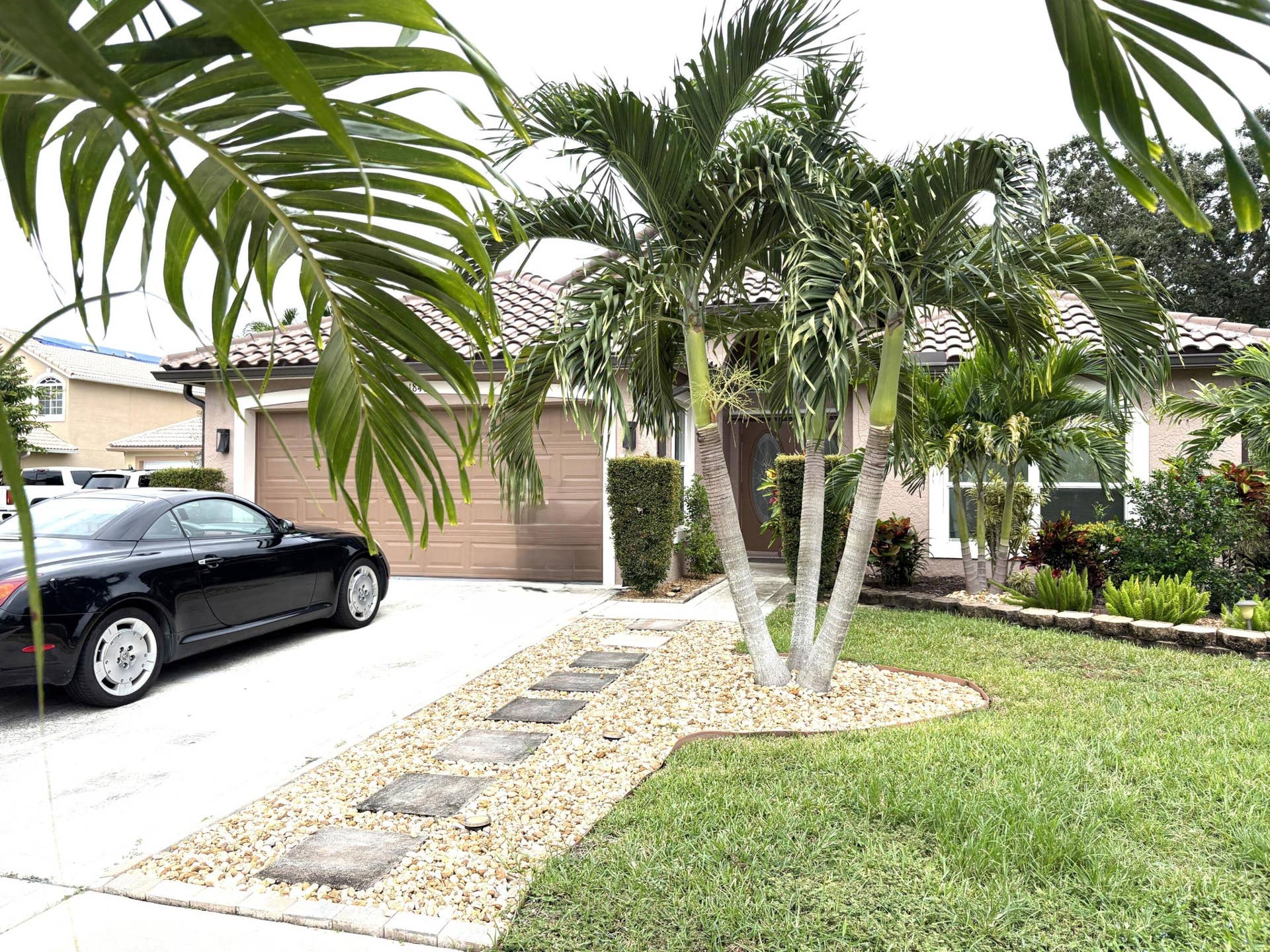 1842 OAK BERRY Circle, Wellington, FL 33414 Lushy landscaping