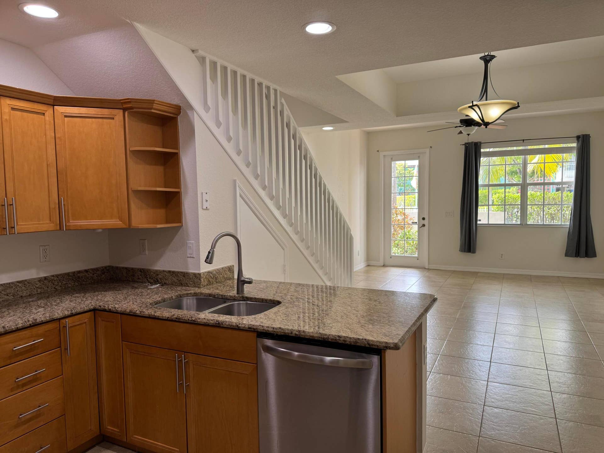 902 S Federal Highway, #3, Lake Worth Beach, Lake Worth Beach, FL 33460 kitch/living