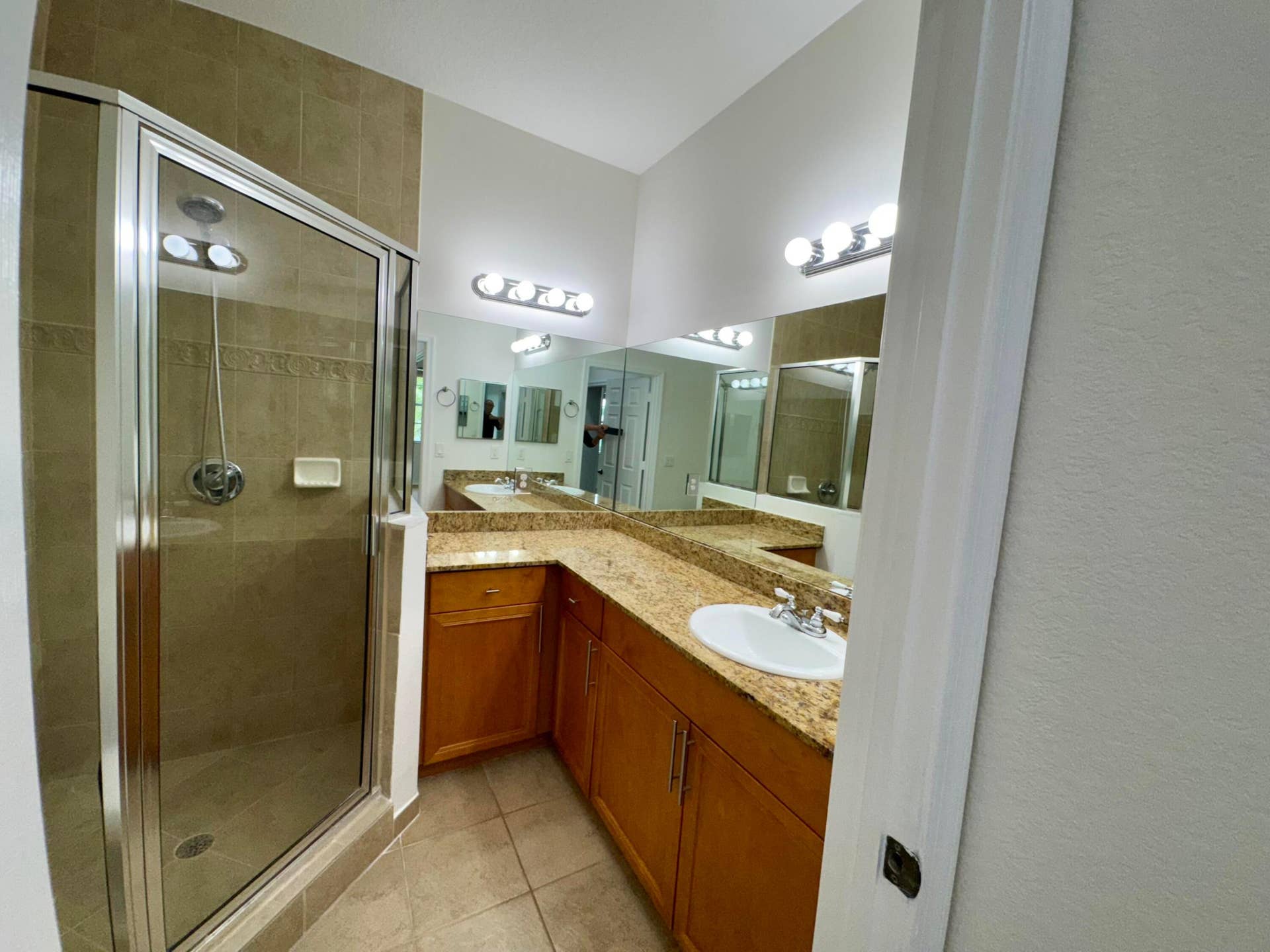 902 S Federal Highway, #3, Lake Worth Beach, Lake Worth Beach, FL 33460 master bath