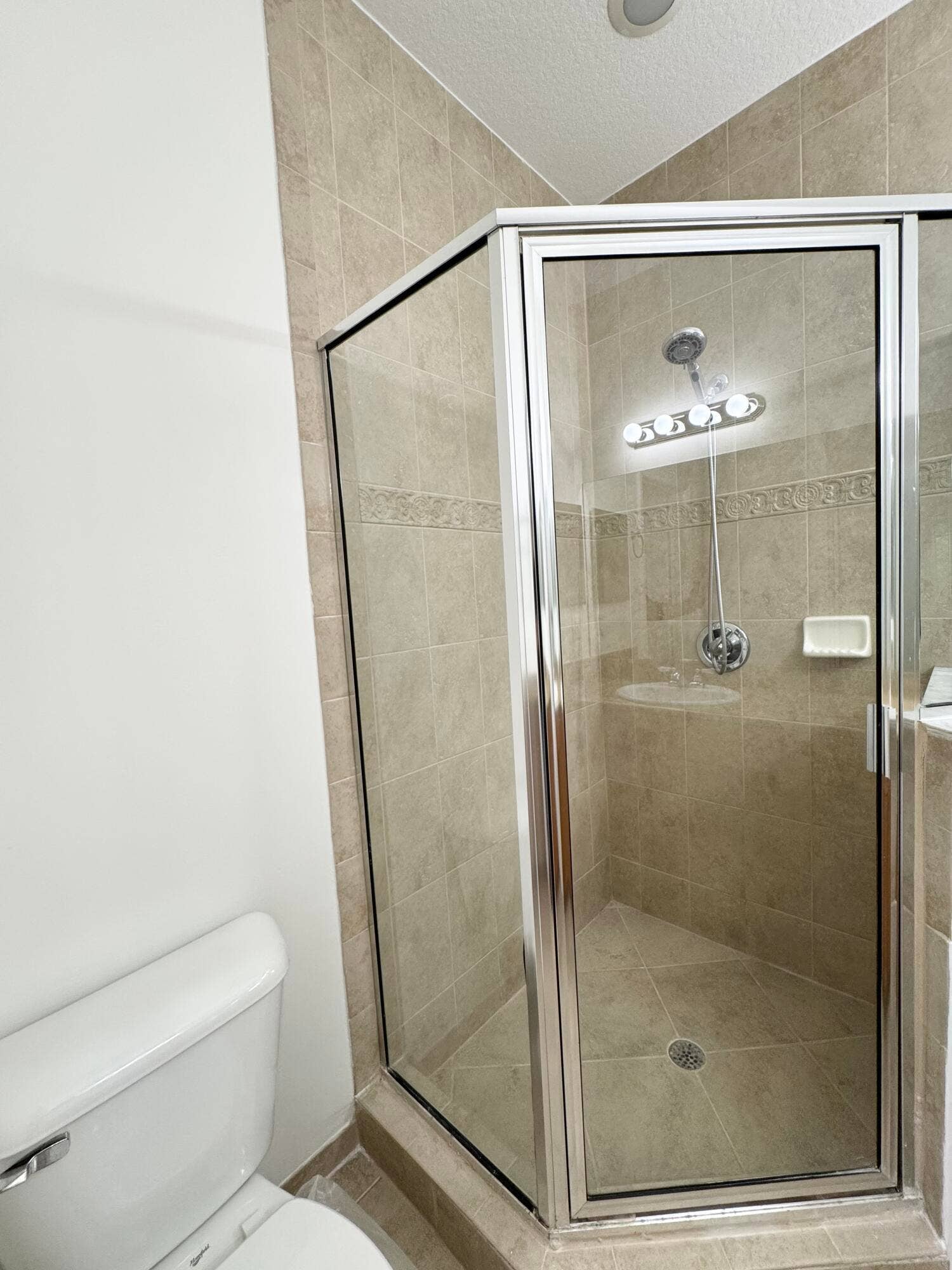 902 S Federal Highway, #3, Lake Worth Beach, Lake Worth Beach, FL 33460 master bath