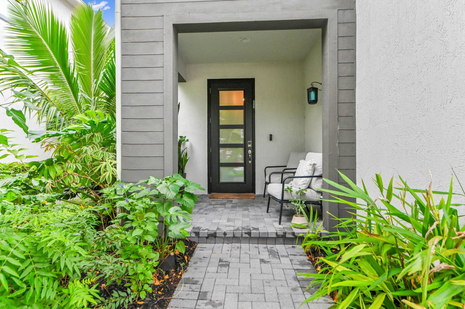 8728 Corvus Drive, Lake Worth, FL 33467 Overhang entry