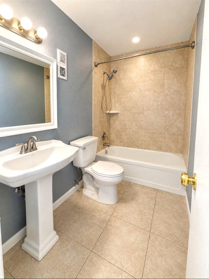 2029 NW 46TH Avenue, #E201, Lauderhill, FL 33313 IMG_3872 2