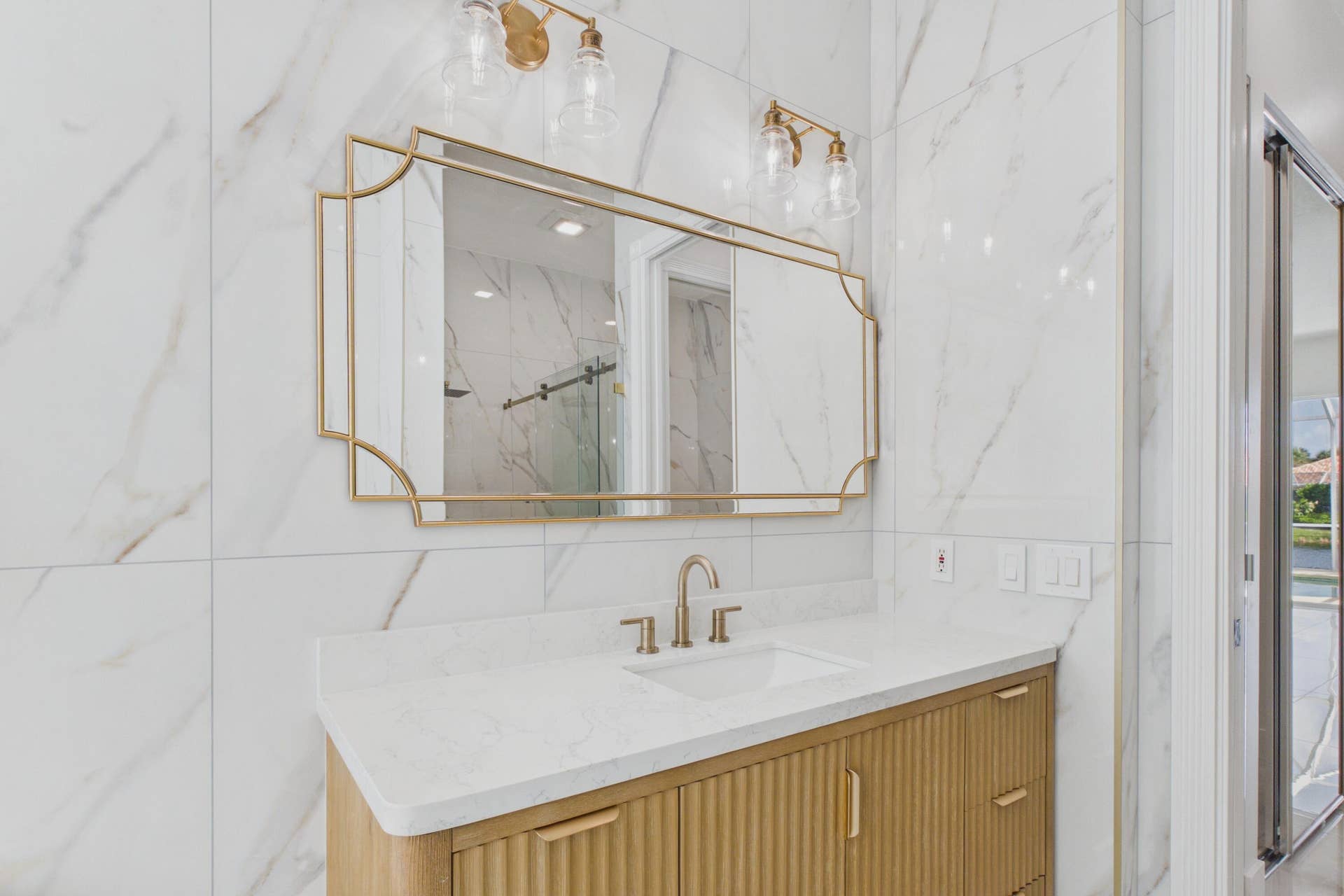 2637 Kittbuck Way, West Palm Beach, FL 33411 Master Vanity
