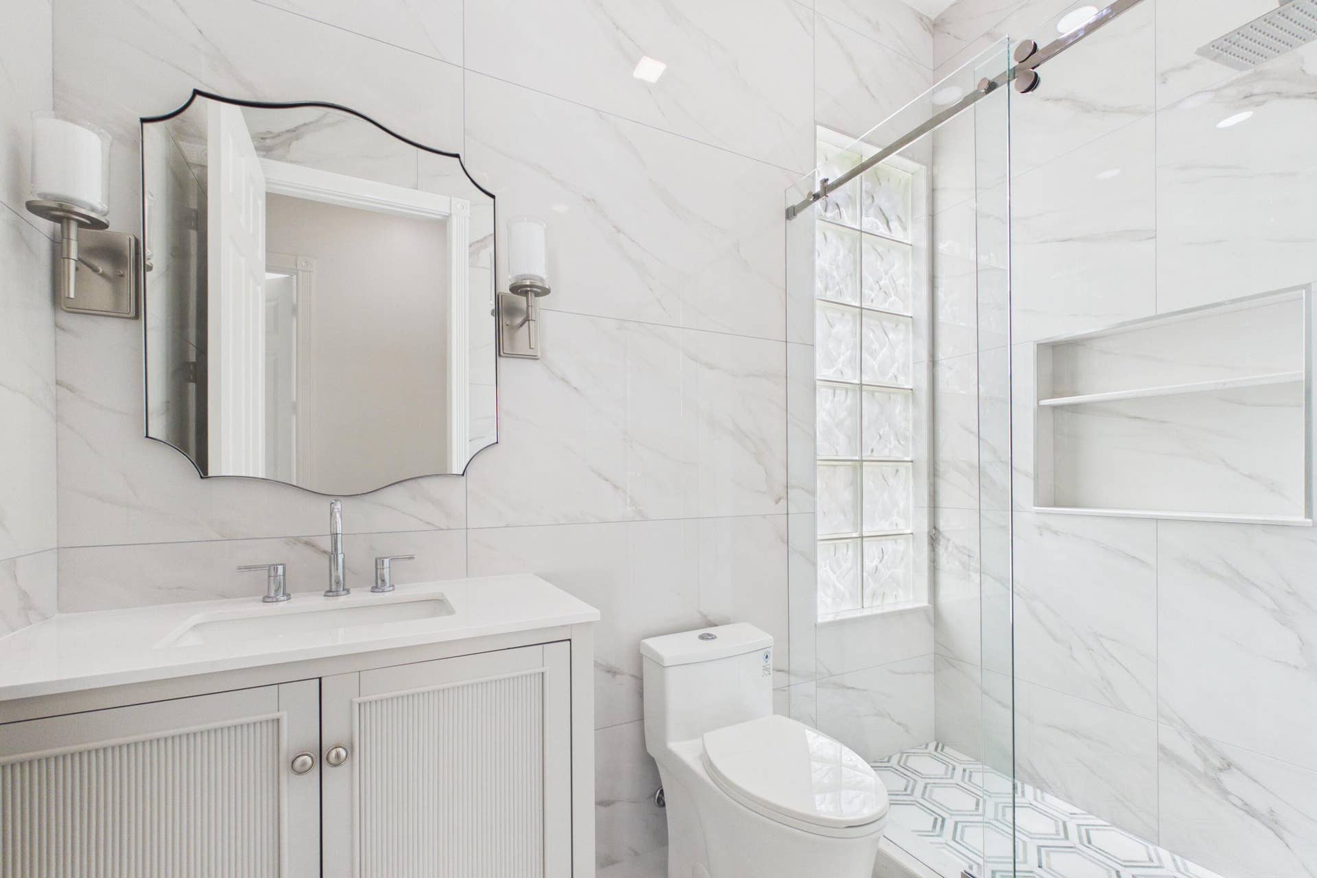 2637 Kittbuck Way, West Palm Beach, FL 33411 Guest Bathroom