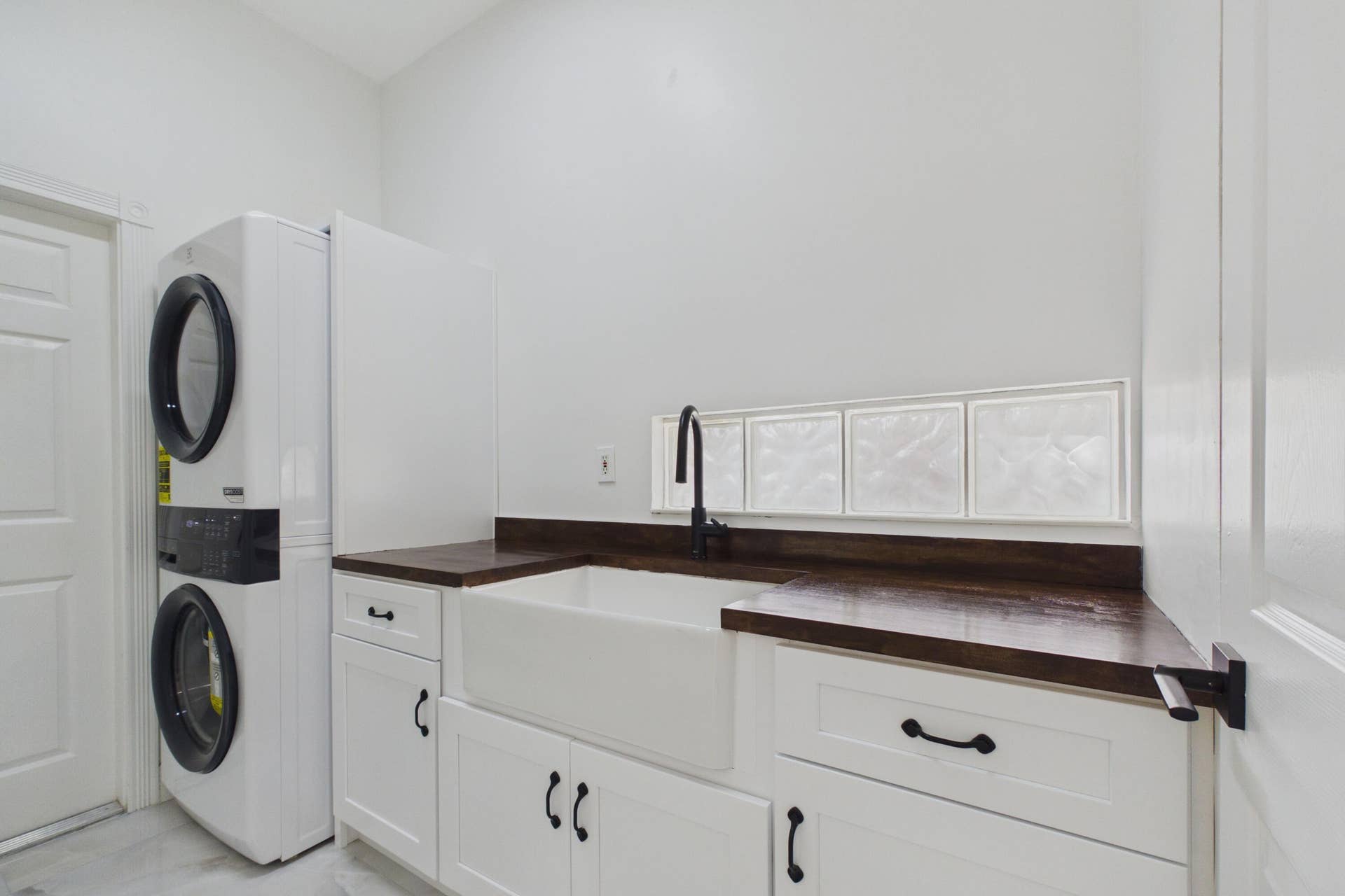 2637 Kittbuck Way, West Palm Beach, FL 33411 Laundry room