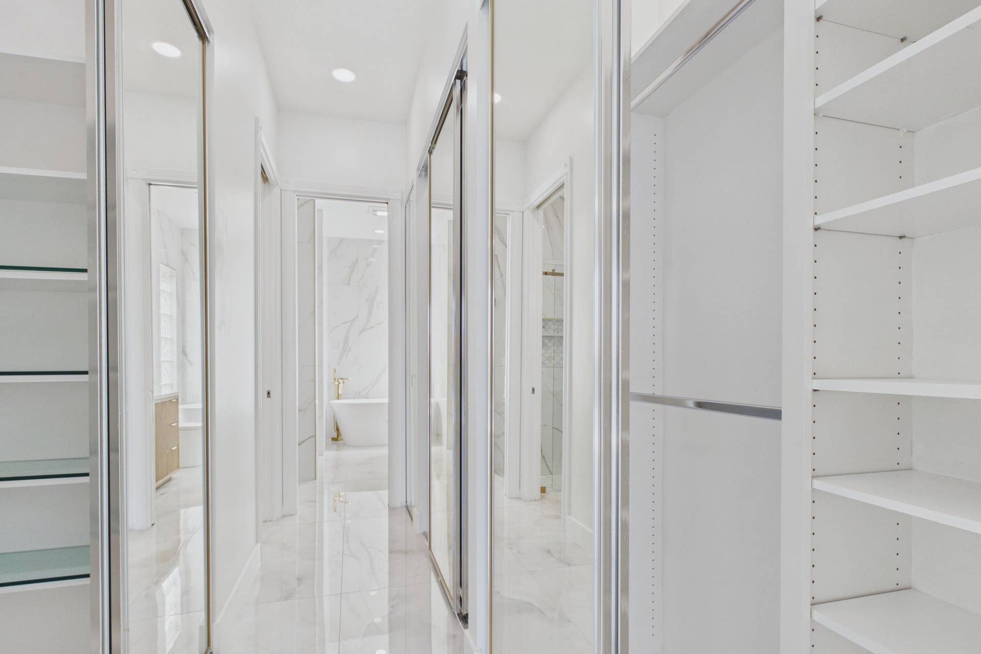 2637 Kittbuck Way, West Palm Beach, FL 33411 Master Hallway