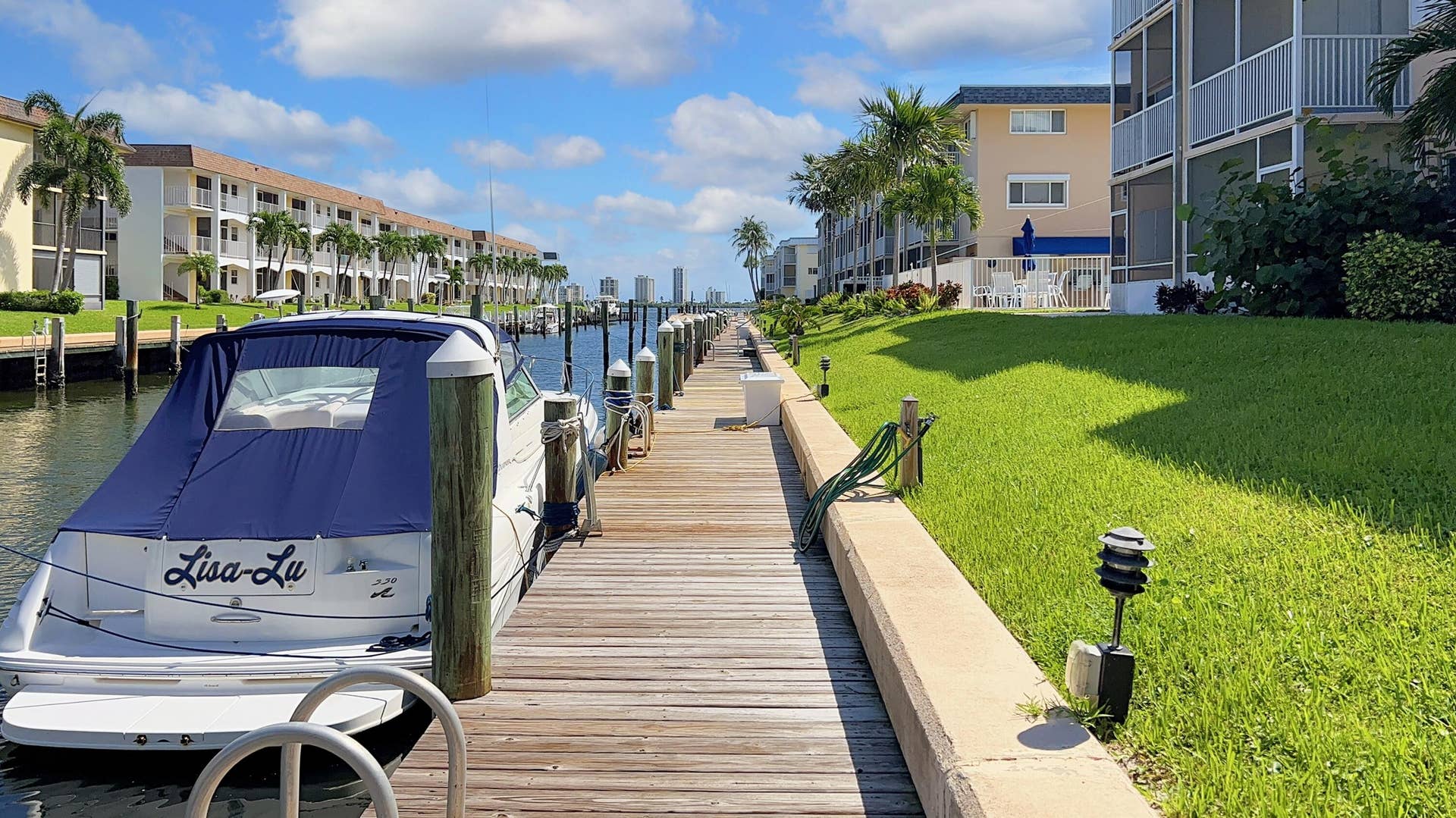 131 Doolen Court, #306, North Palm Beach, FL 33408 Canal and Boat Slips