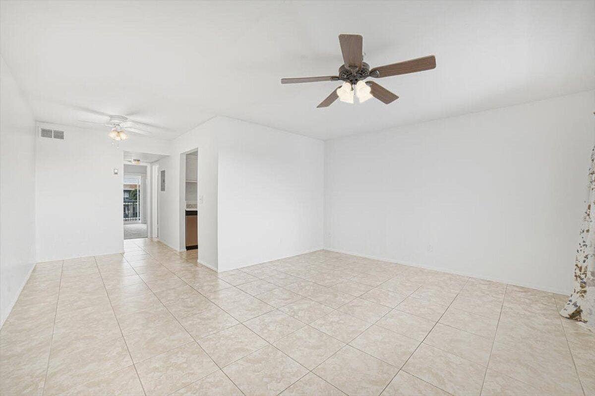 131 Doolen Court, #306, North Palm Beach, FL 33408 Living & Dining Area
