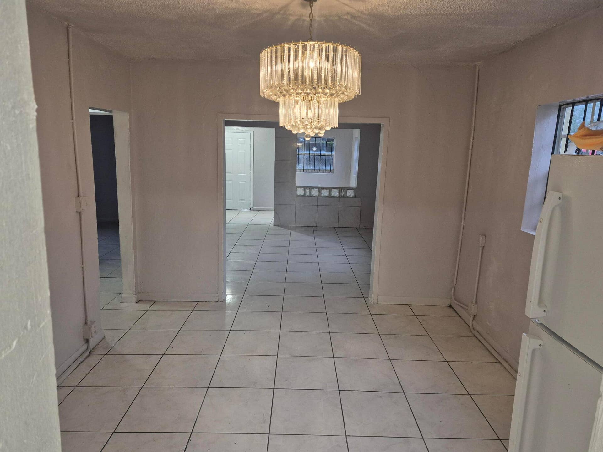 4415 DINNING ROOM