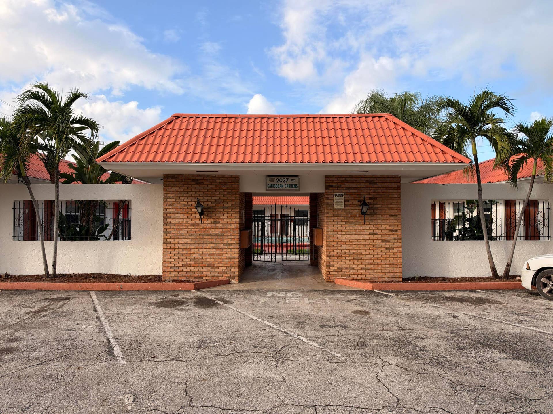2037 Madison Street, #2, Hollywood, FL 33020 IMG_8592