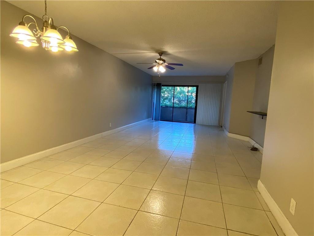 2967 RIVERSIDE Drive, #109, Coral Springs, FL 33065 living/dinning area