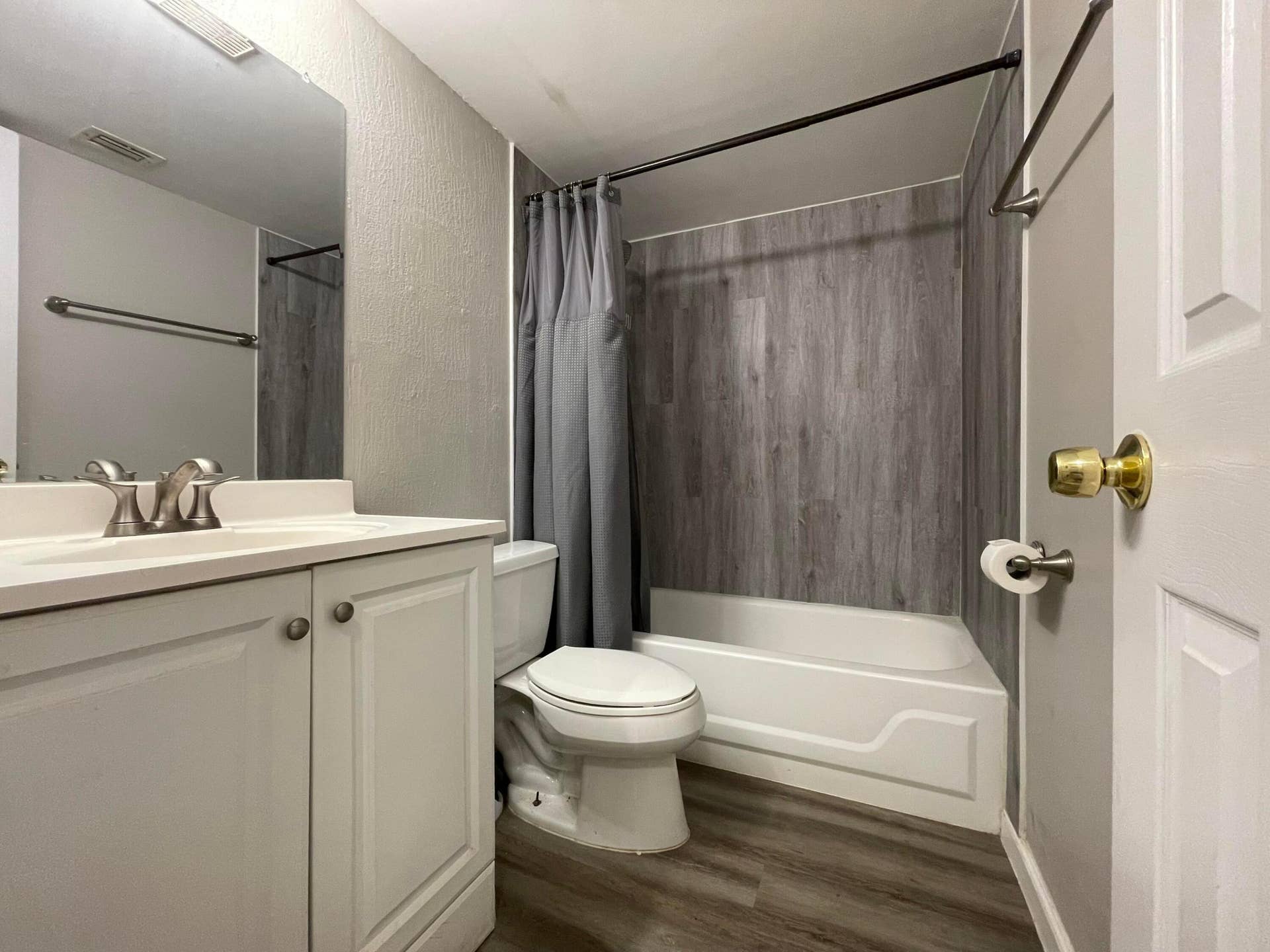 2967 RIVERSIDE Drive, #109, Coral Springs, FL 33065 guest bathroom