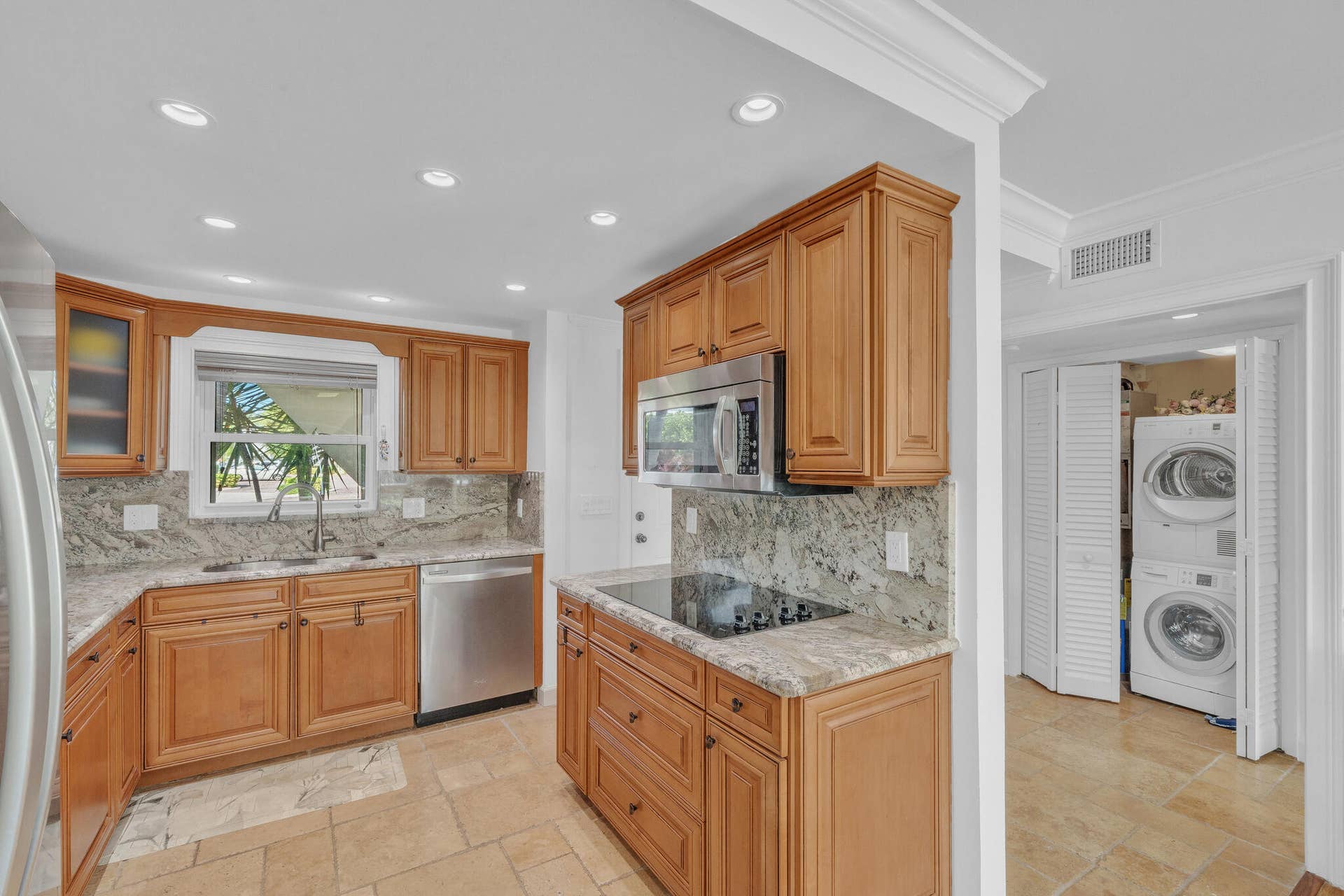 711 NE HARBOUR Terrace, #312, Boca Raton, FL 33431 15 Kitchen